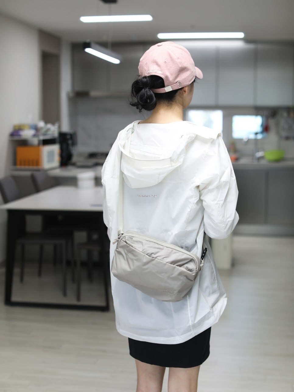 Arc'teryx Squamish Hoody Arctic Silk, Arc'teryx Heliad 6 Crossbody Bag Rune 착용 스타일 - 2