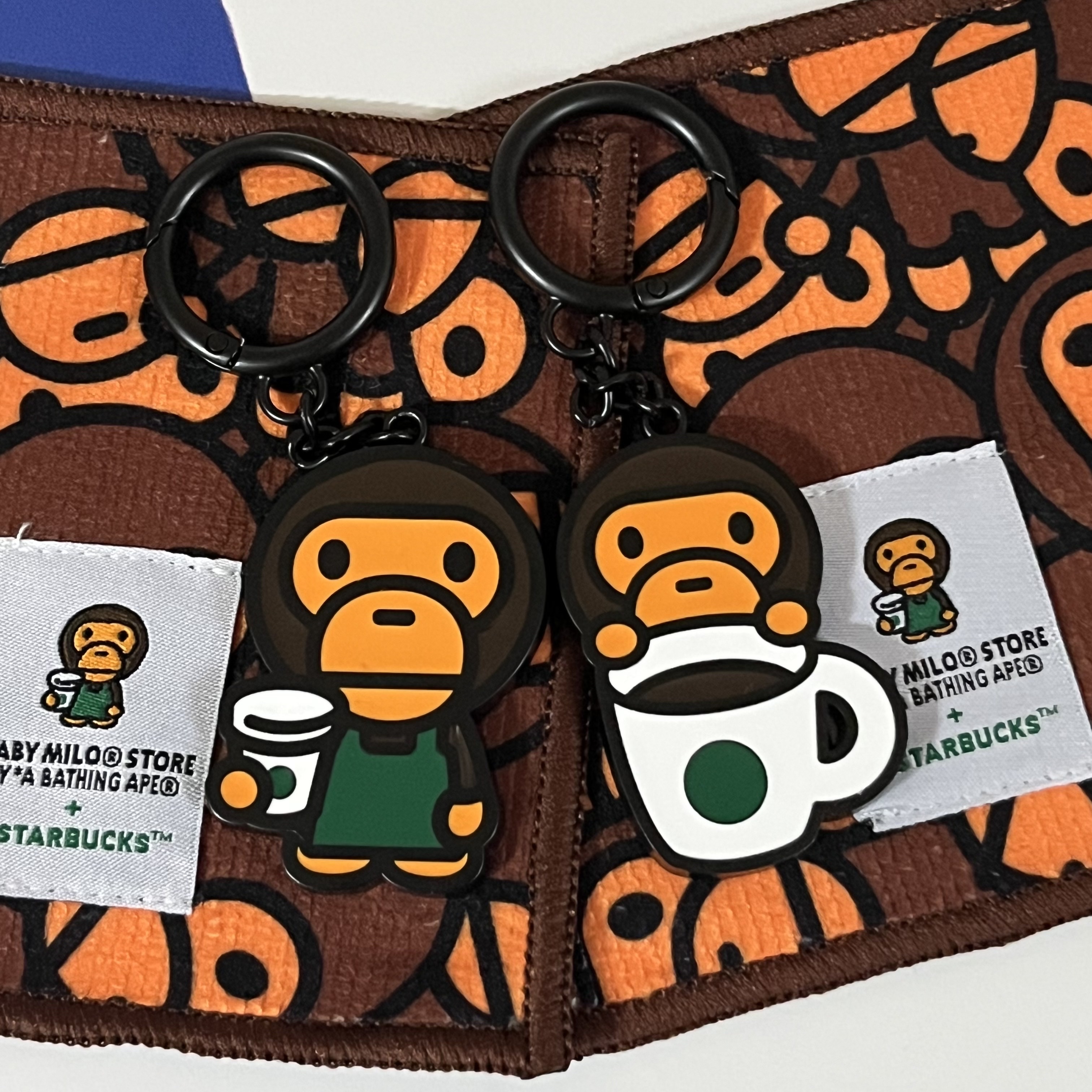 Starbucks x BAPE Baby Milo Coaster, Starbucks x BAPE Baby Milo Keychain 착용 스타일