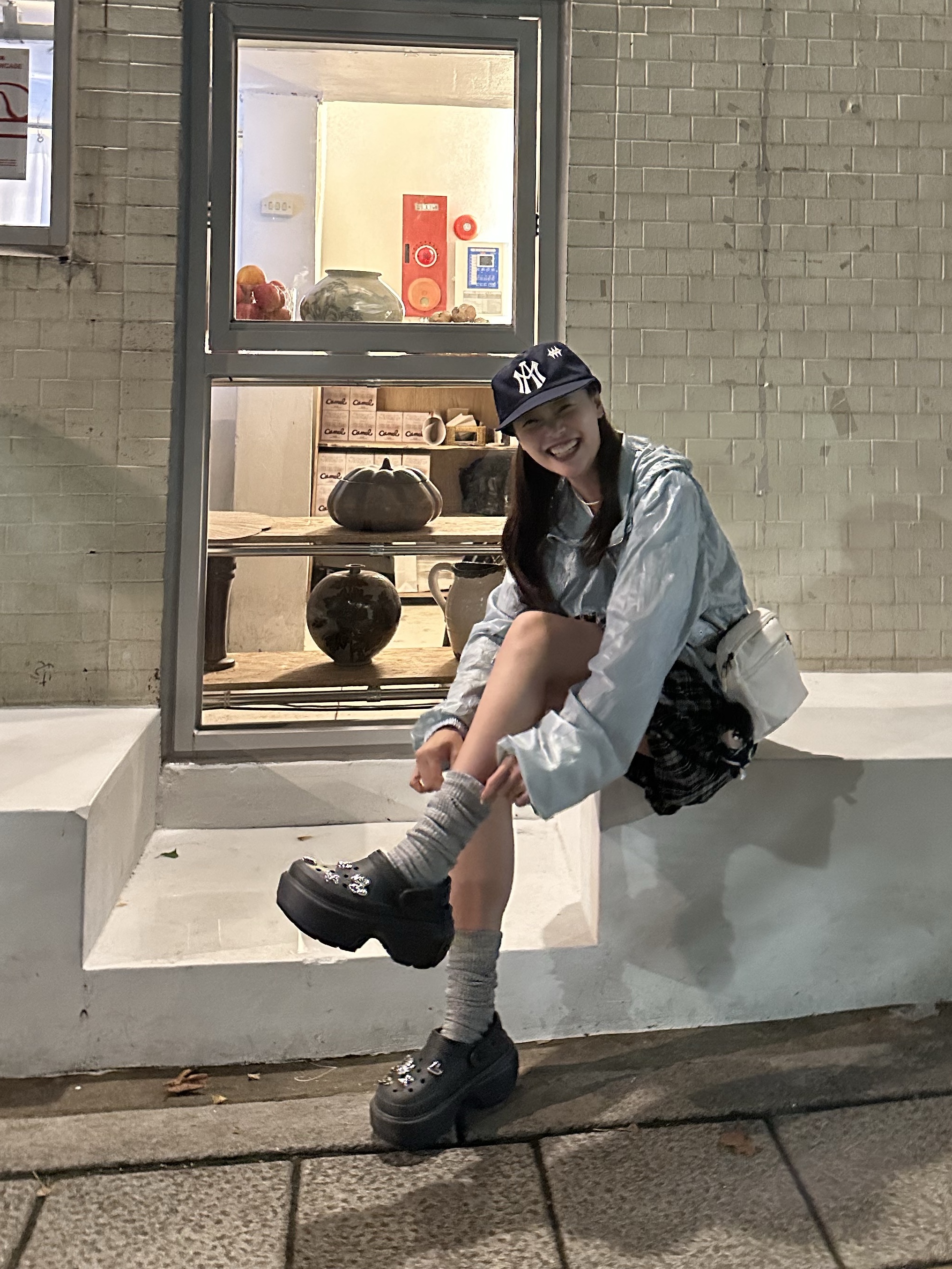 Stussy Beach Shell Wrinkled Nylon Jacket Slate, Crocs Stomp Clog Black 착용 스타일 - 6