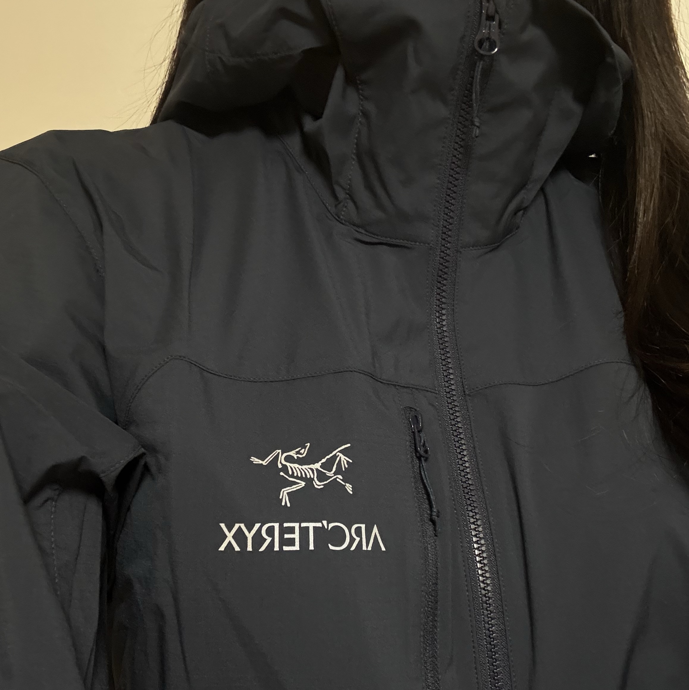 Arc'teryx Squamish Hoody Black Sapphire 착용 스타일 - 2