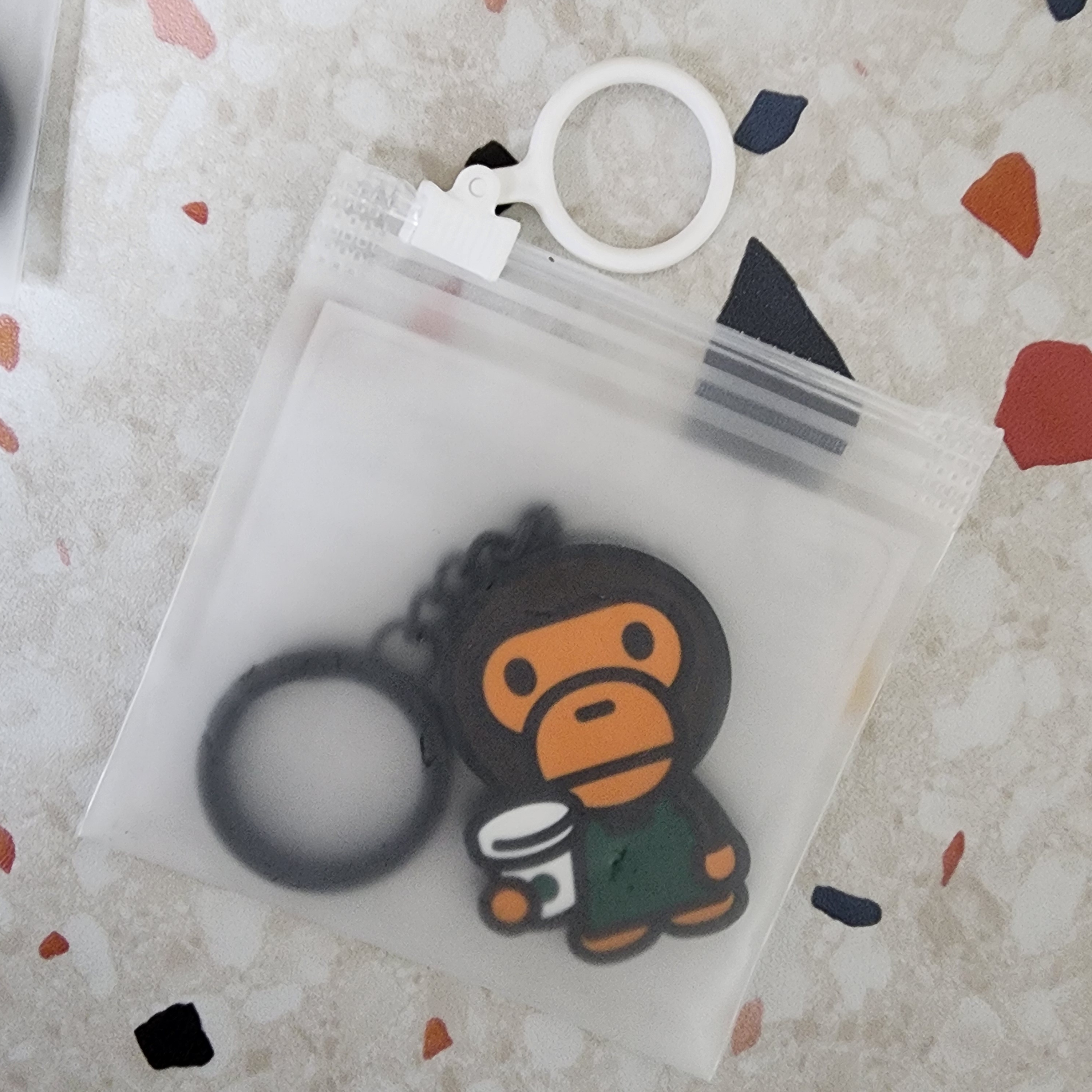Starbucks x BAPE Baby Milo Keychain 착용 스타일