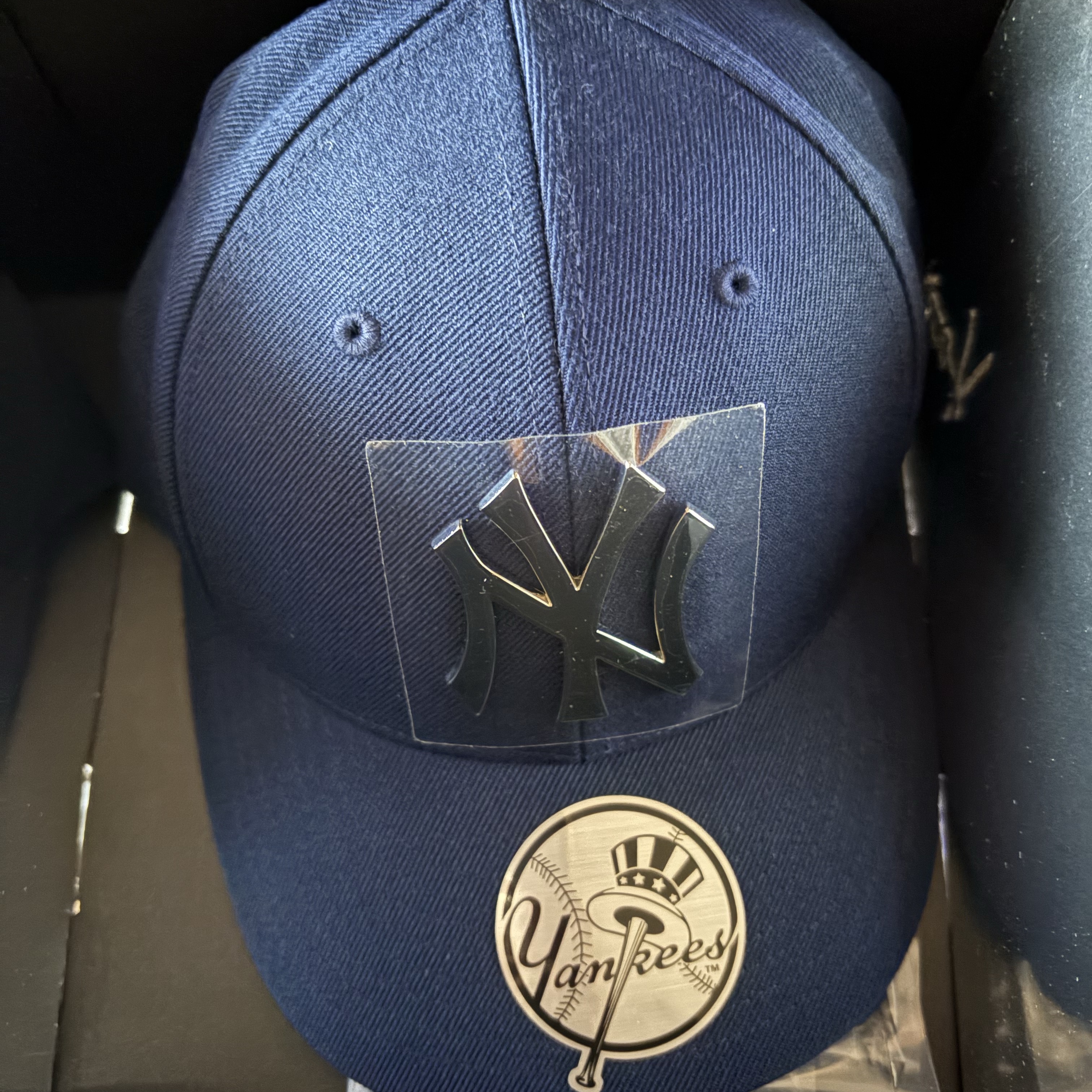 MLB Karina Exclusive Structured Ball Cap New York Yankees Navy 착용 스타일