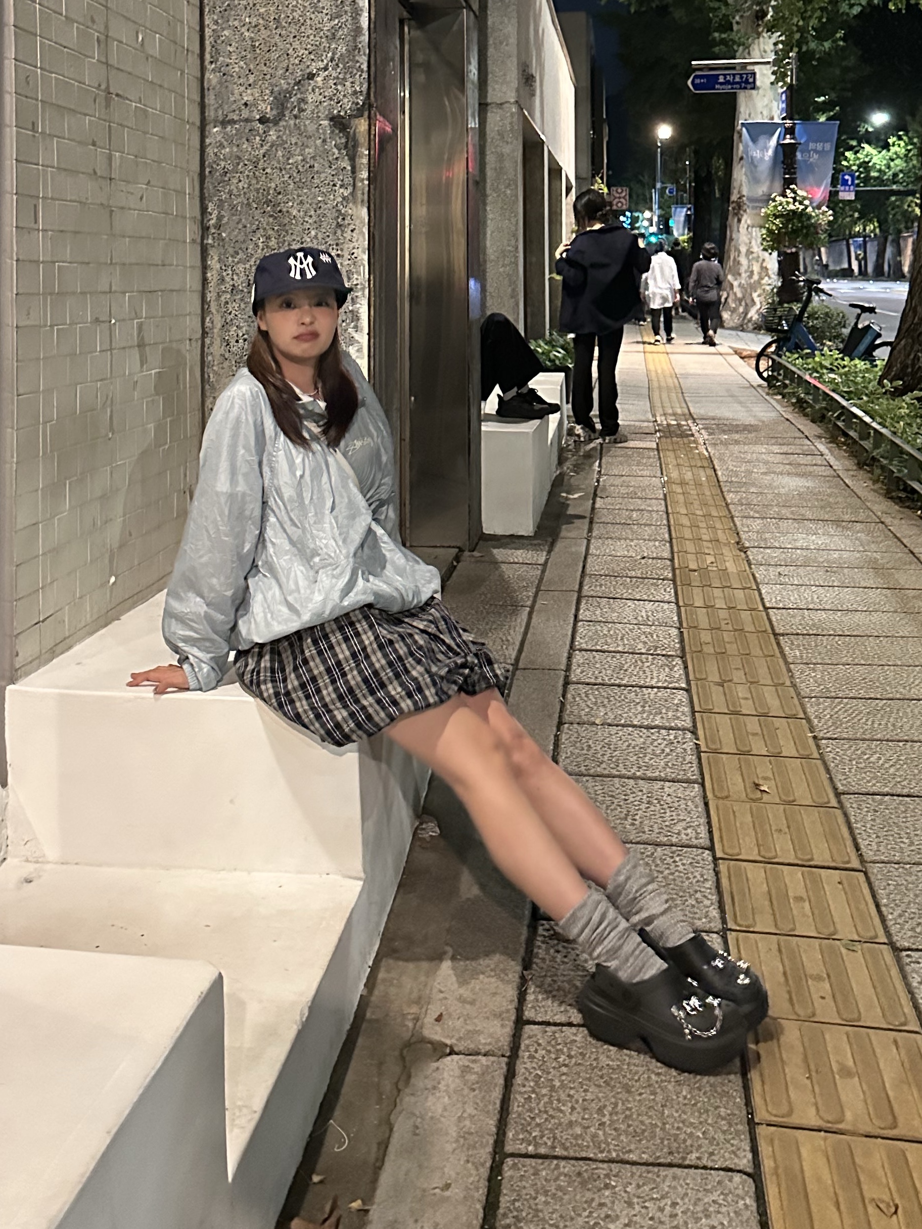 Stussy Beach Shell Wrinkled Nylon Jacket Slate, Crocs Stomp Clog Black 착용 스타일 - 4