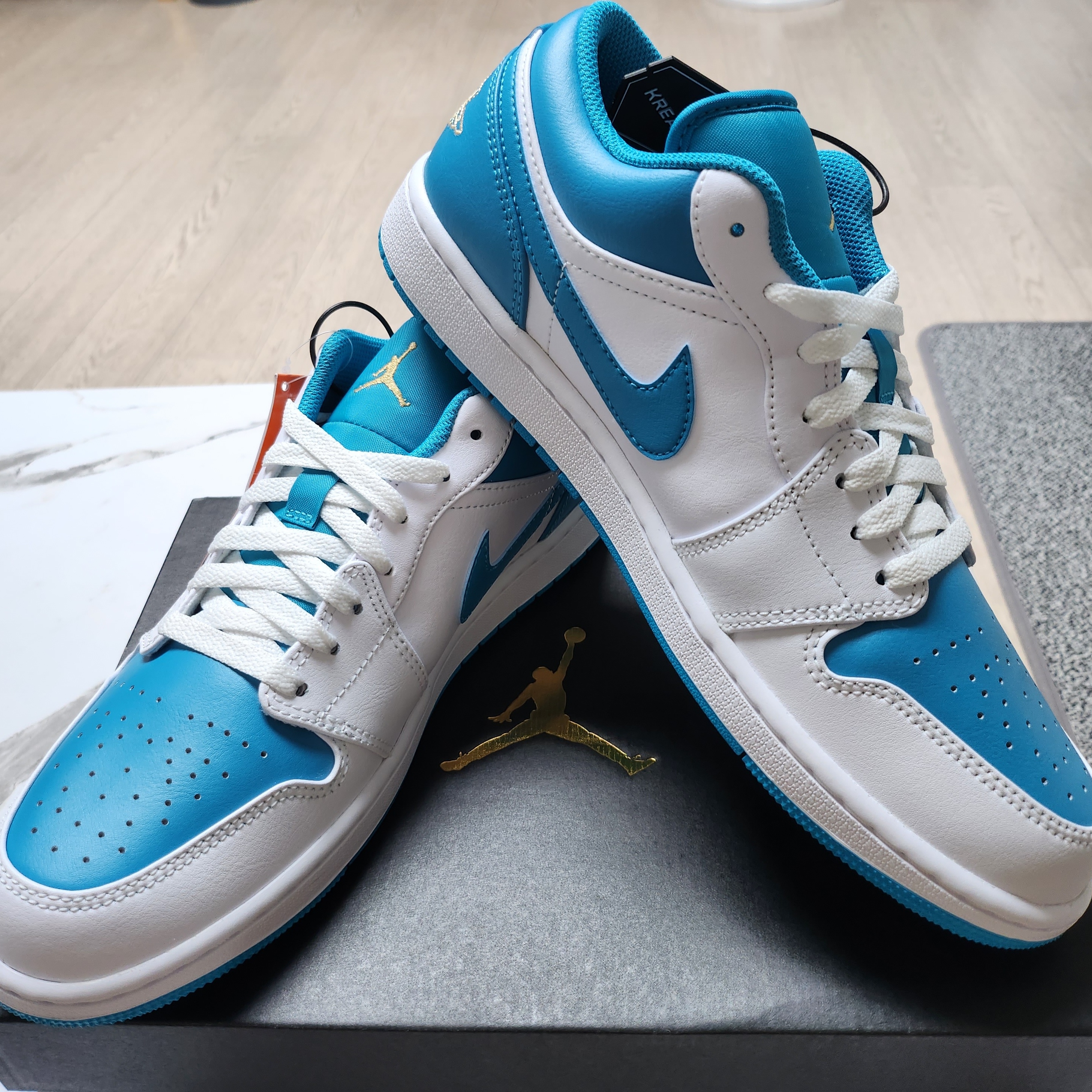 Jordan 1 Low White Aquatone 착용 스타일