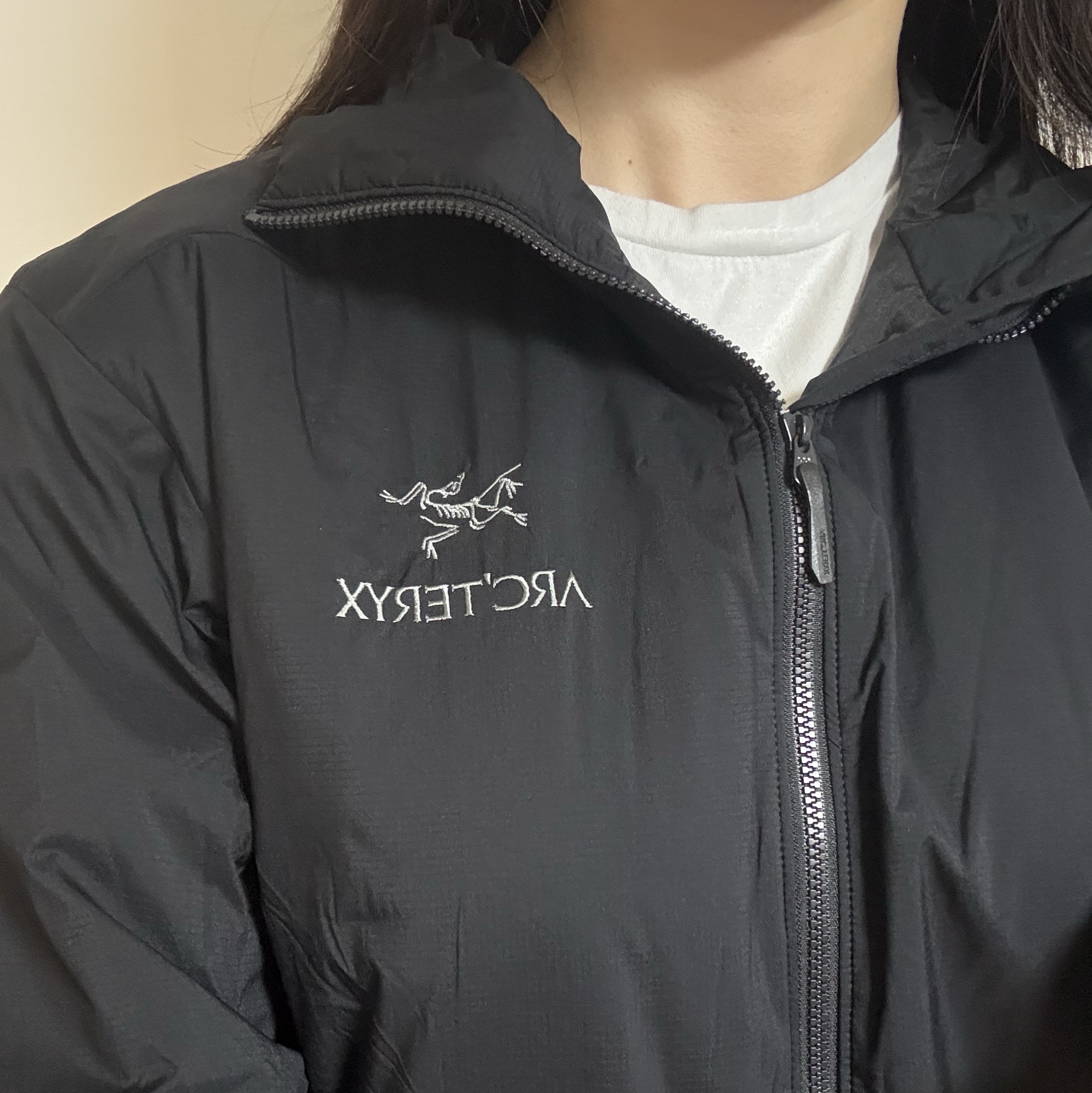 Arc'teryx Atom Hoody Black 착용 스타일 - 1