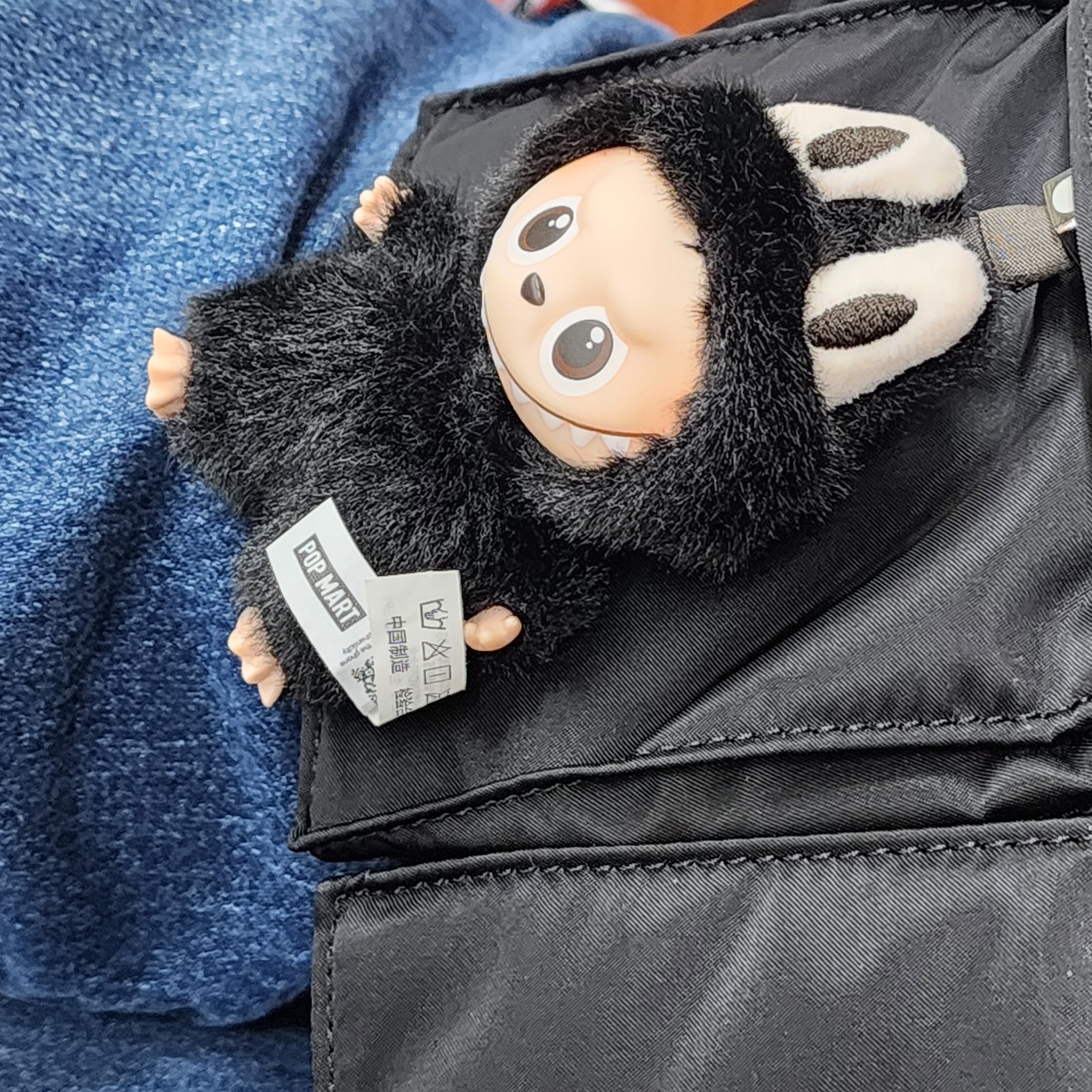 Pop Mart Labubu The Monsters Pin For Love Series Vinyl Plush Pendant (N-Z) R (Opened Case), Porter Tanker Shoulder Bag S Black 착용 스타일
