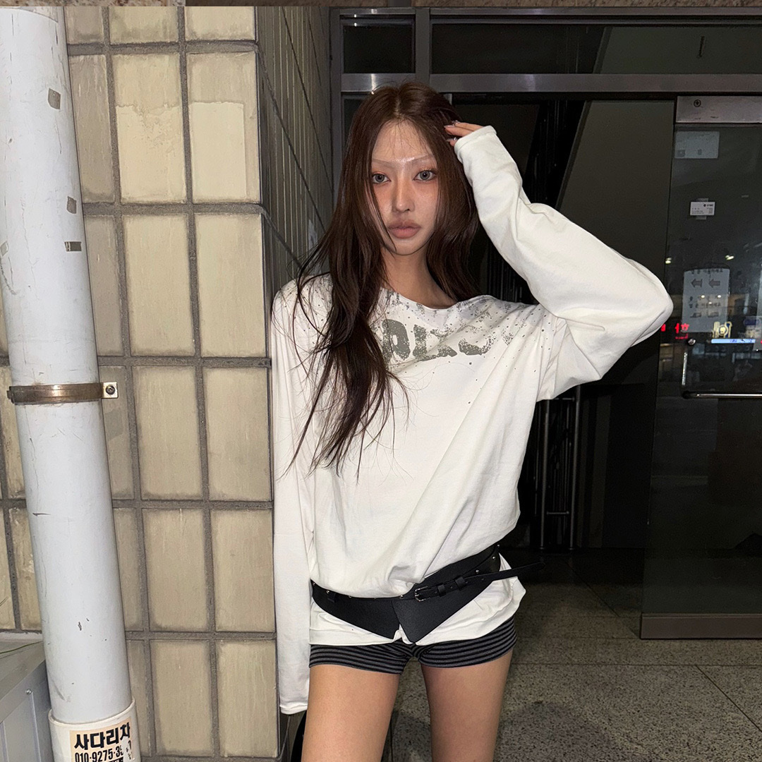 Thevinylhouse Loose Fit Unbalance LS Tee White 착용 스타일