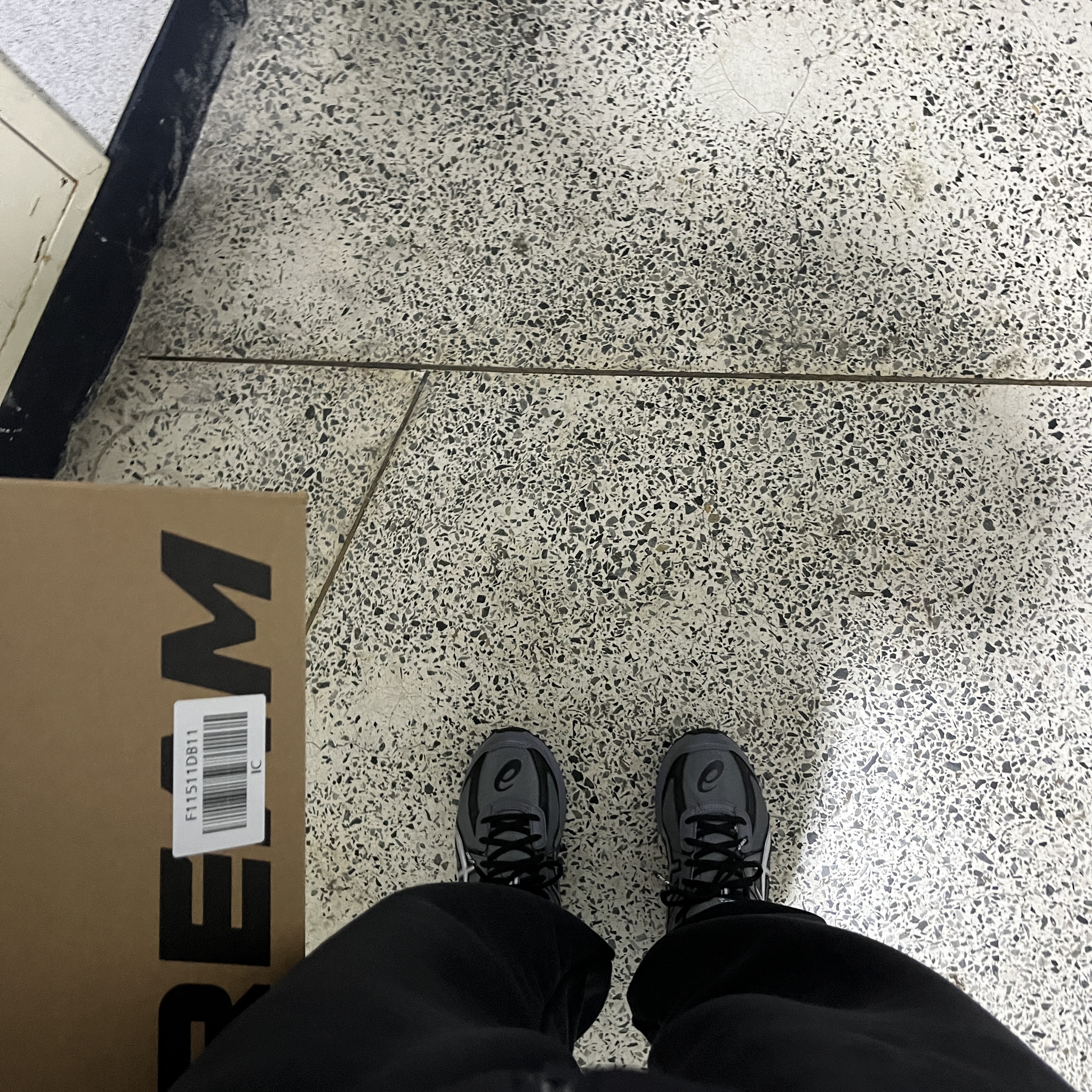 Asics Jog 100 S Steel Grey - 2E Wide 착용 스타일