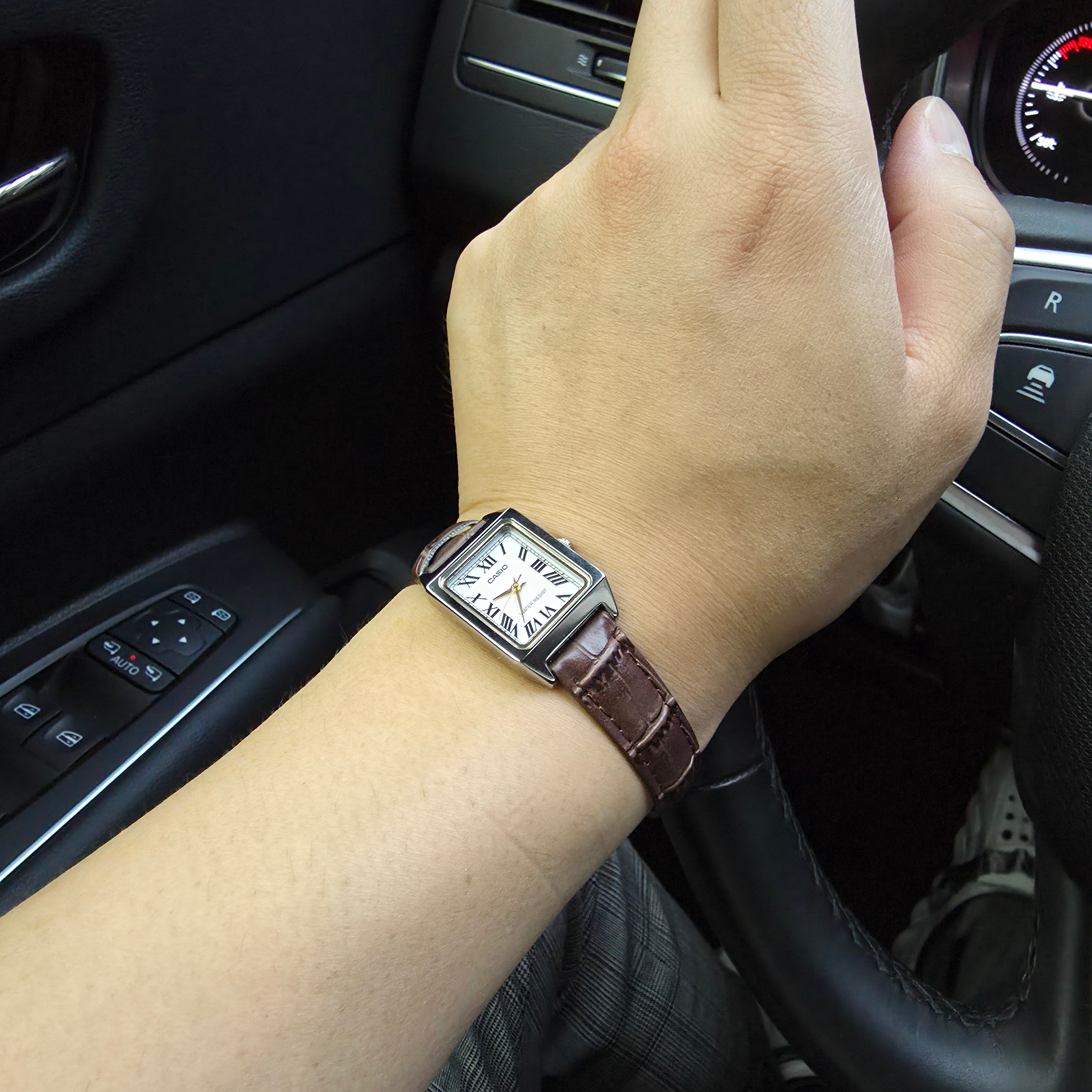 Casio LTP-V007L-7B2 착용 스타일
