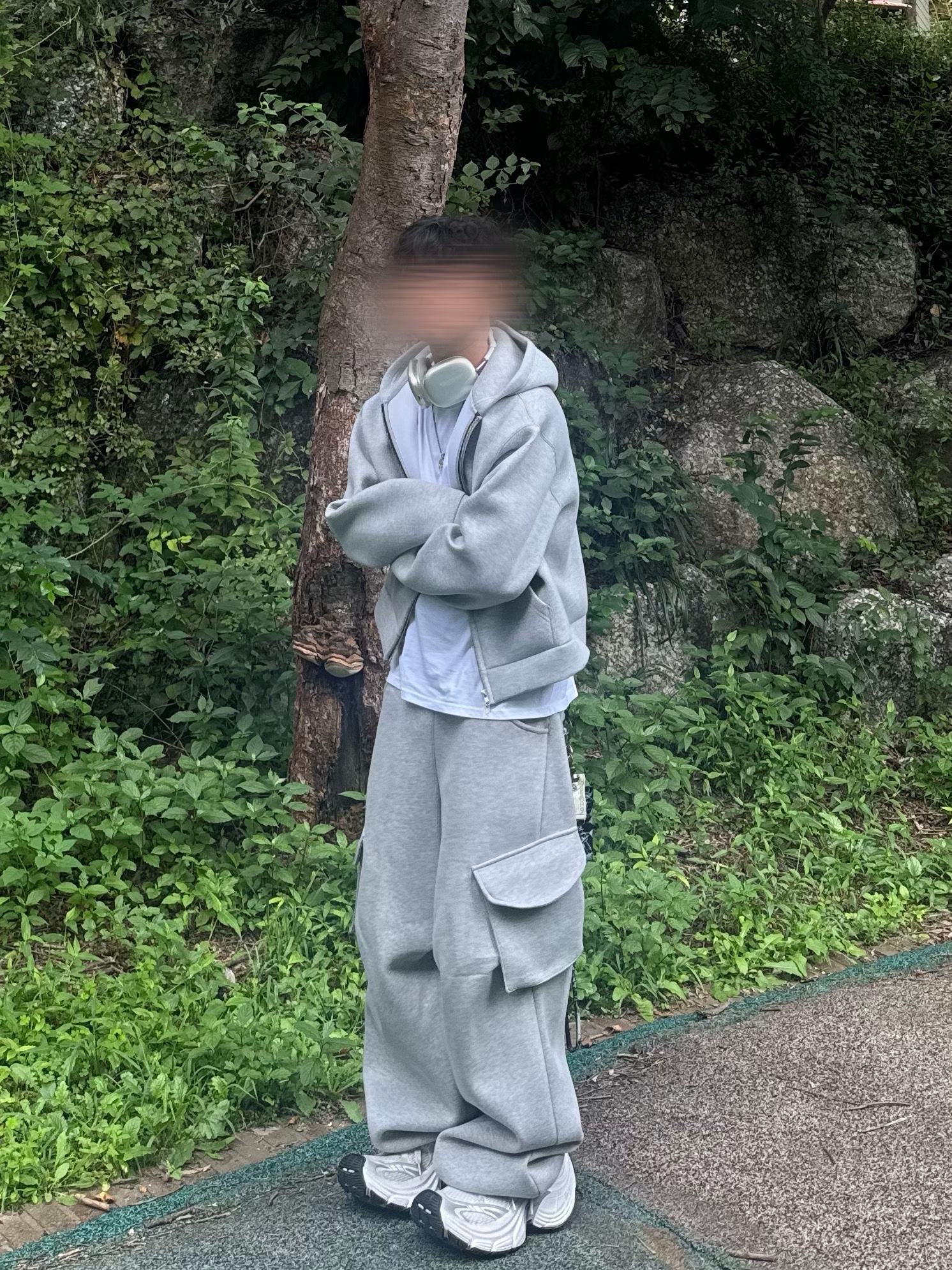MJD X KOIN SEOUL Wide Cargo Sweat Pants, Balenciaga 10XL Sneakers White Grey Silver Black 착용 스타일 - 6