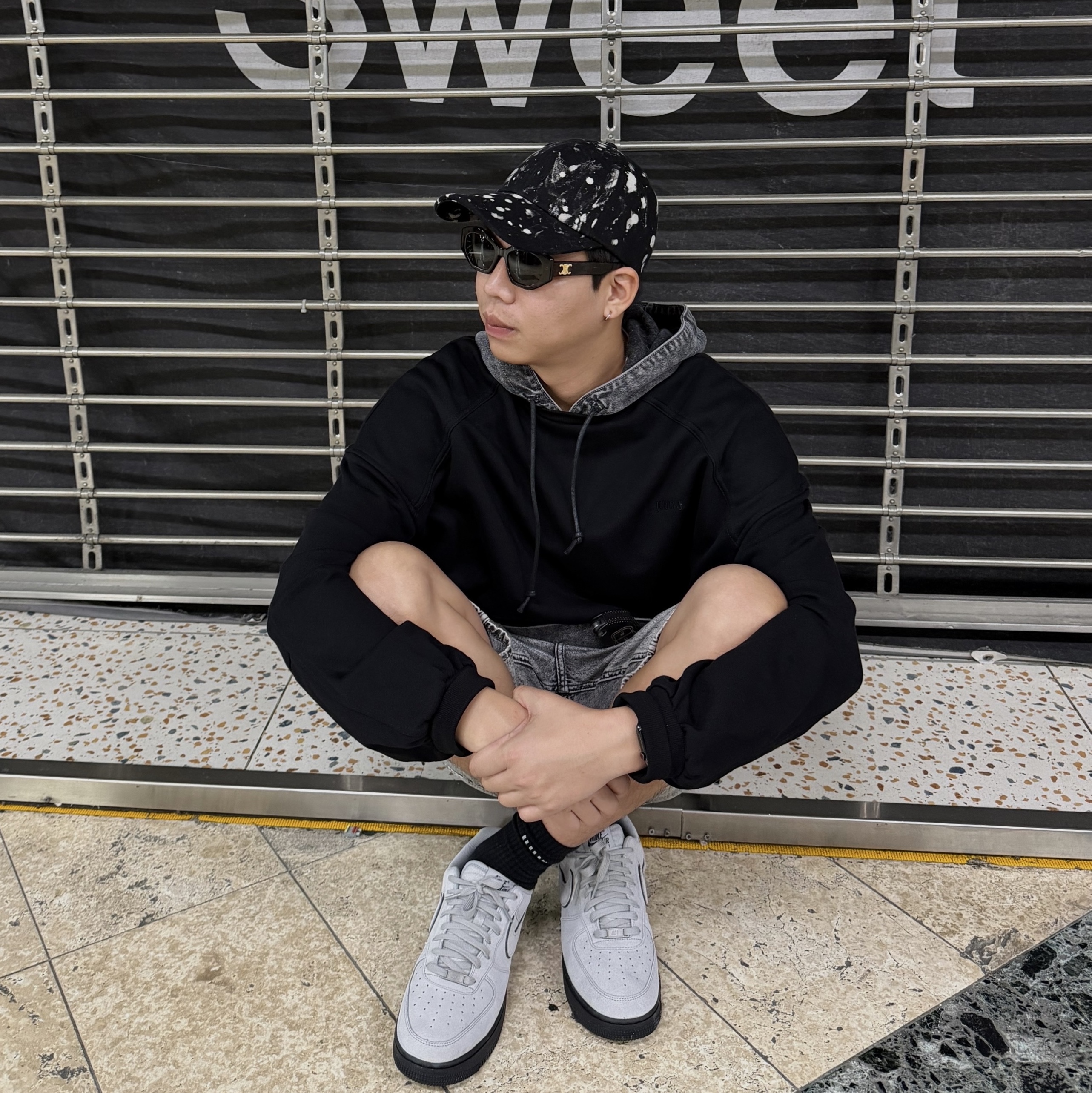 Nike Air Force 1 Low '07 LV8 Light Smoke Grey Black, (W) Celine Triomphe 08 Sunglasses in Acetate Red Havana 착용 스타일