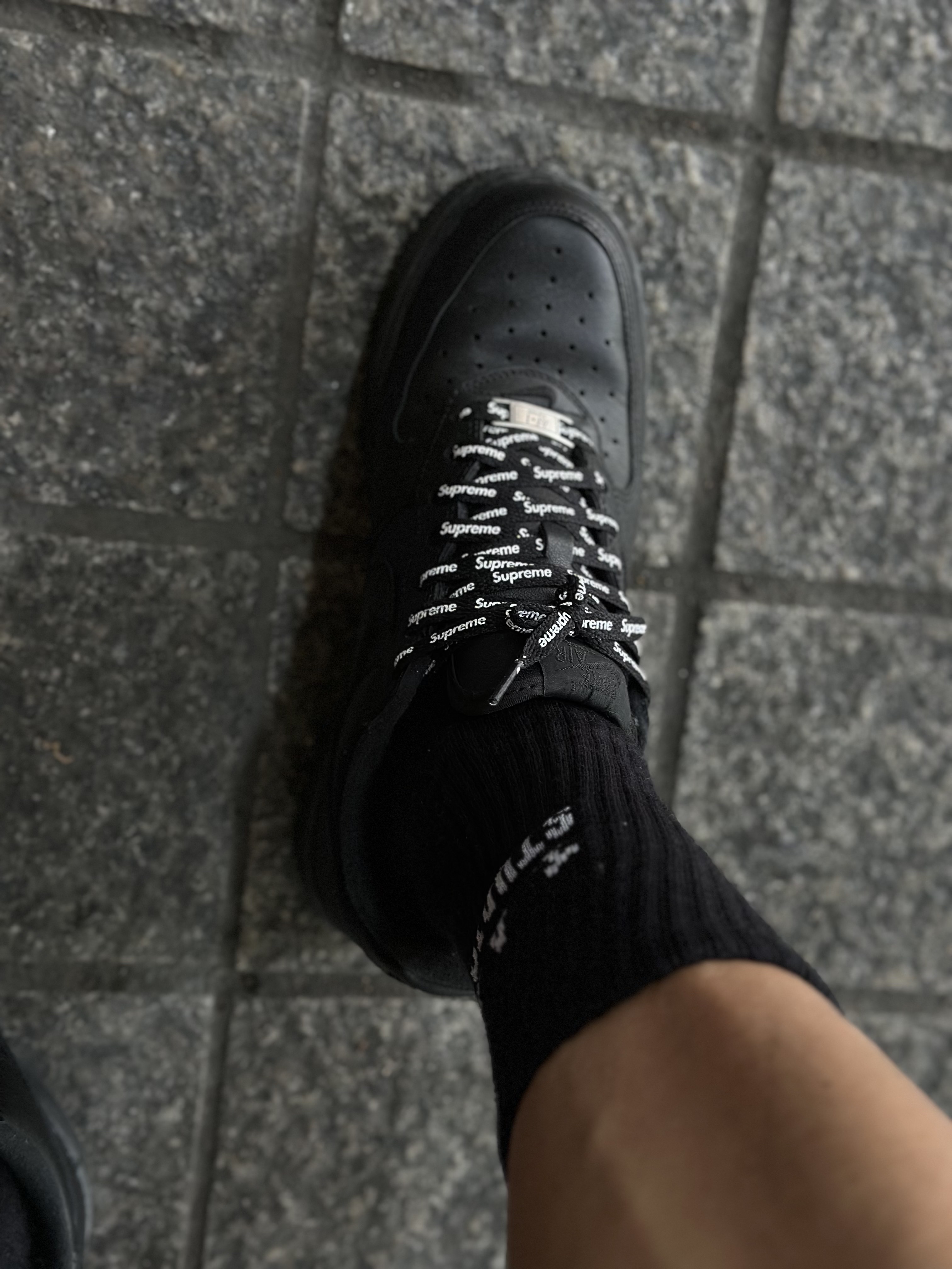 Nike x Supreme Air Force 1 Low Black 착용 스타일