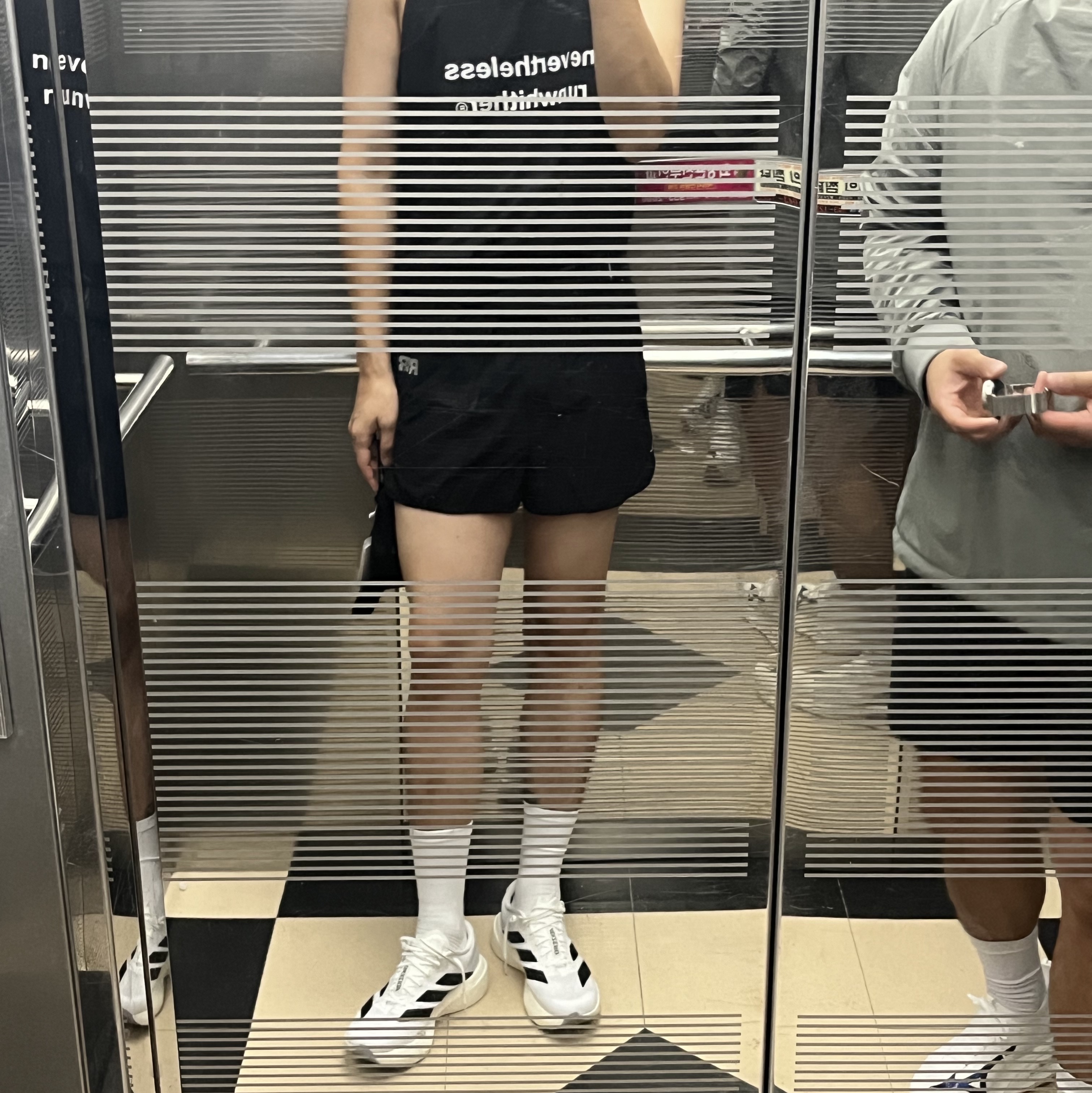 [KREAM 단독] runwhither Racing Singlet Black, [KREAM 단독] runwhither 3inch Shorts Black 착용 스타일 - 1