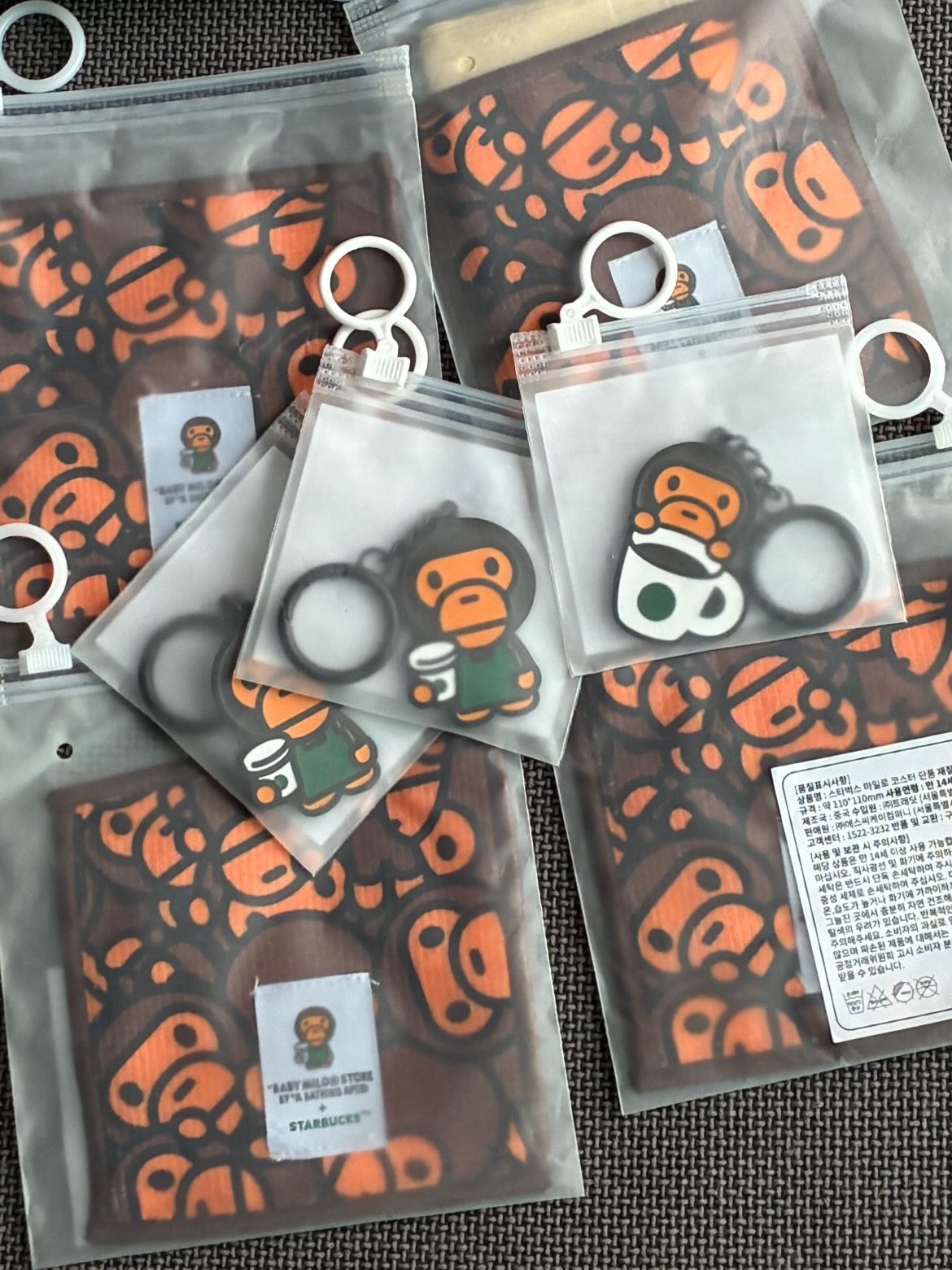 Starbucks x BAPE Baby Milo Keychain, Starbucks x BAPE Baby Milo Keychain 착용 스타일