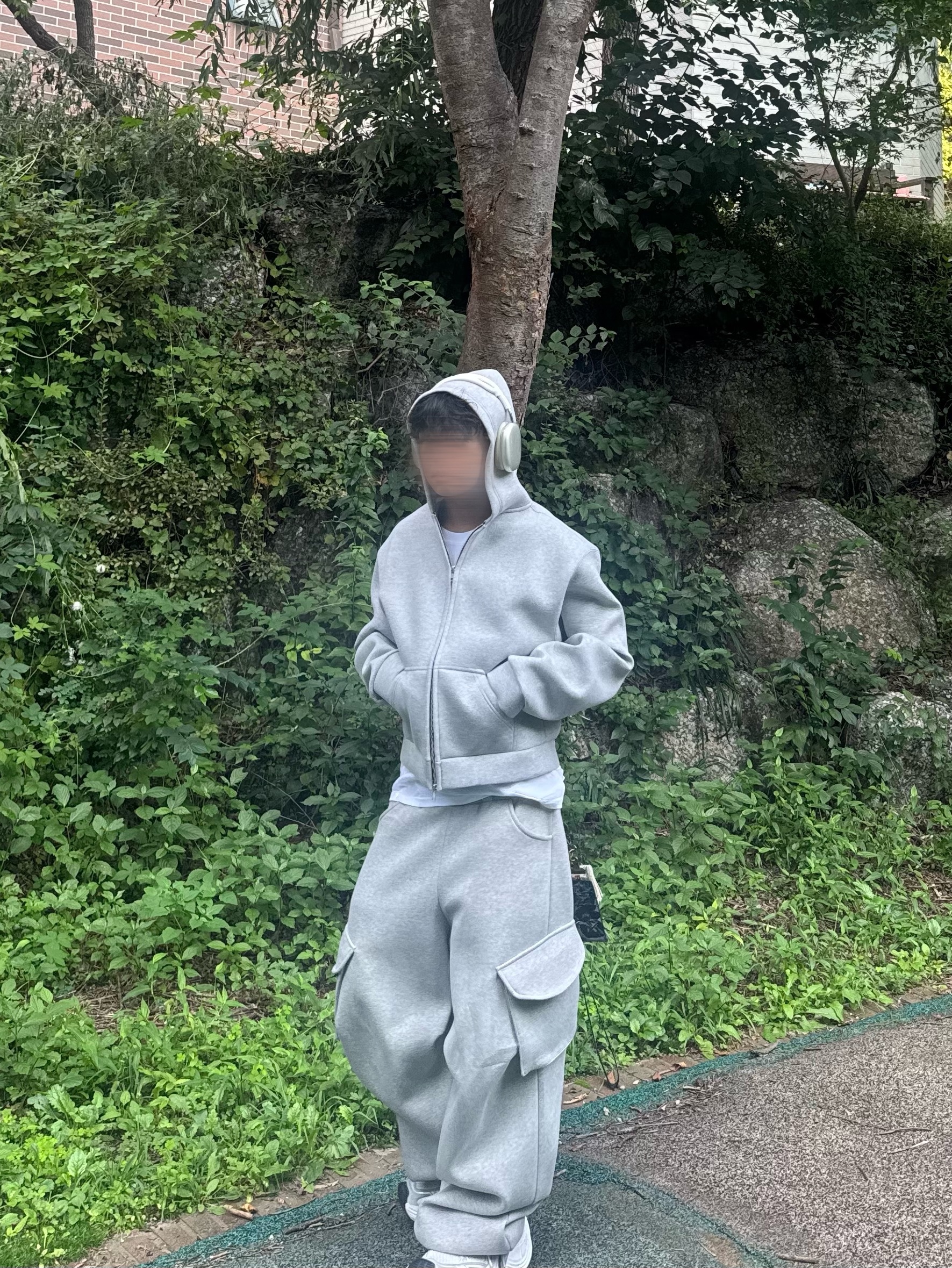 MJD X KOIN SEOUL Wide Cargo Sweat Pants, Balenciaga 10XL Sneakers White Grey Silver Black 착용 스타일 - 1