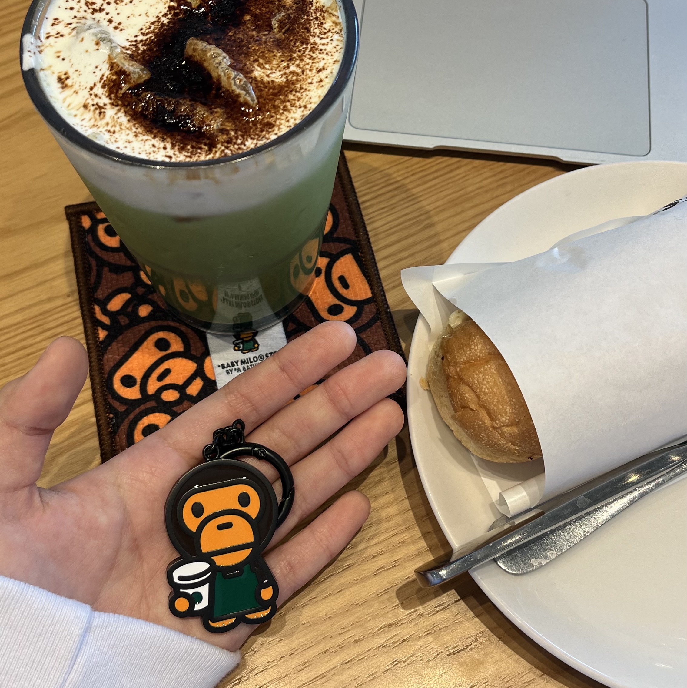Starbucks x BAPE Baby Milo Keychain, Starbucks x BAPE Baby Milo Coaster 착용 스타일