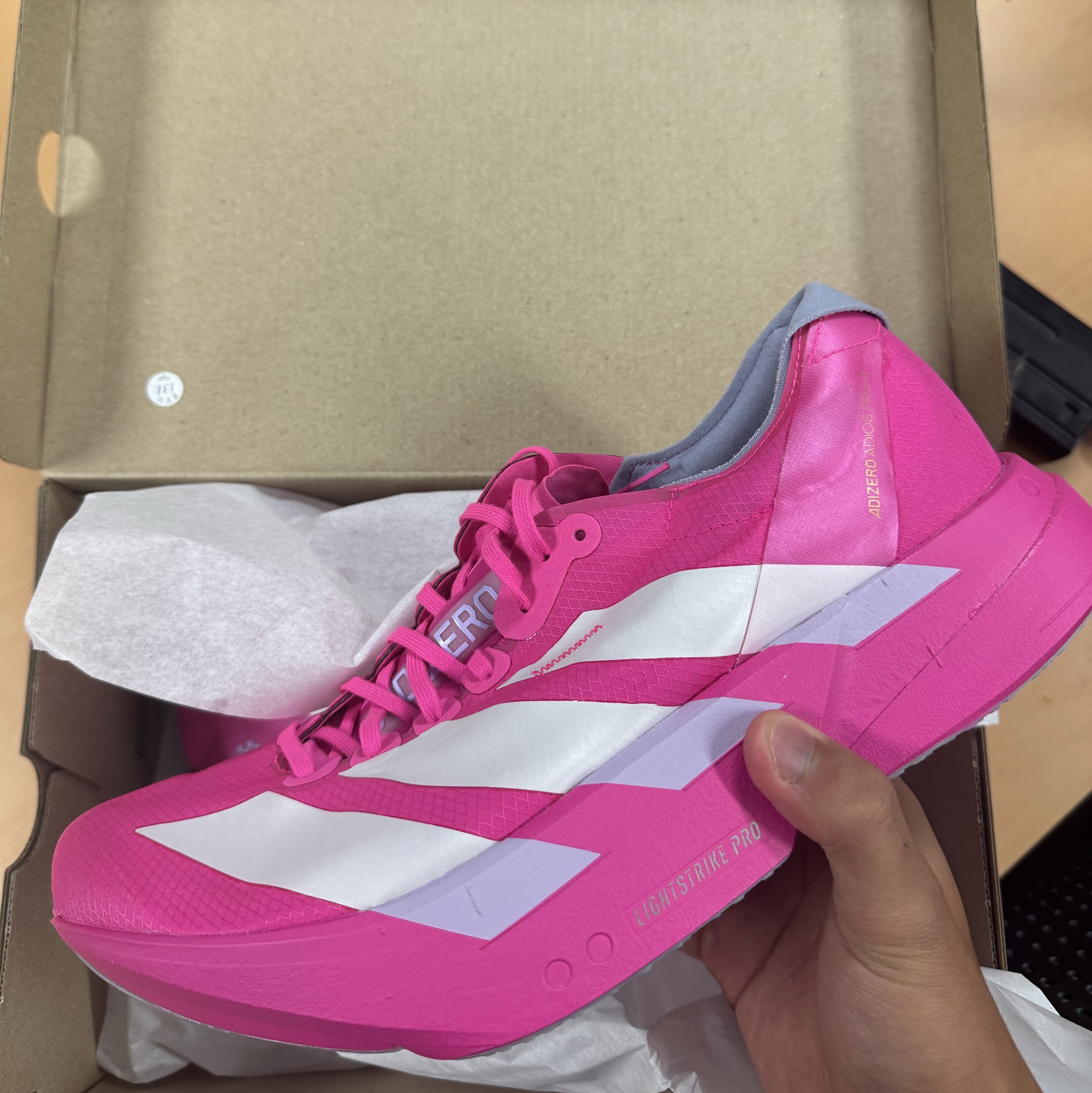 Adidas Adizero Adios Pro 4 Shock Pink Zero Metalic 착용 스타일 - 1