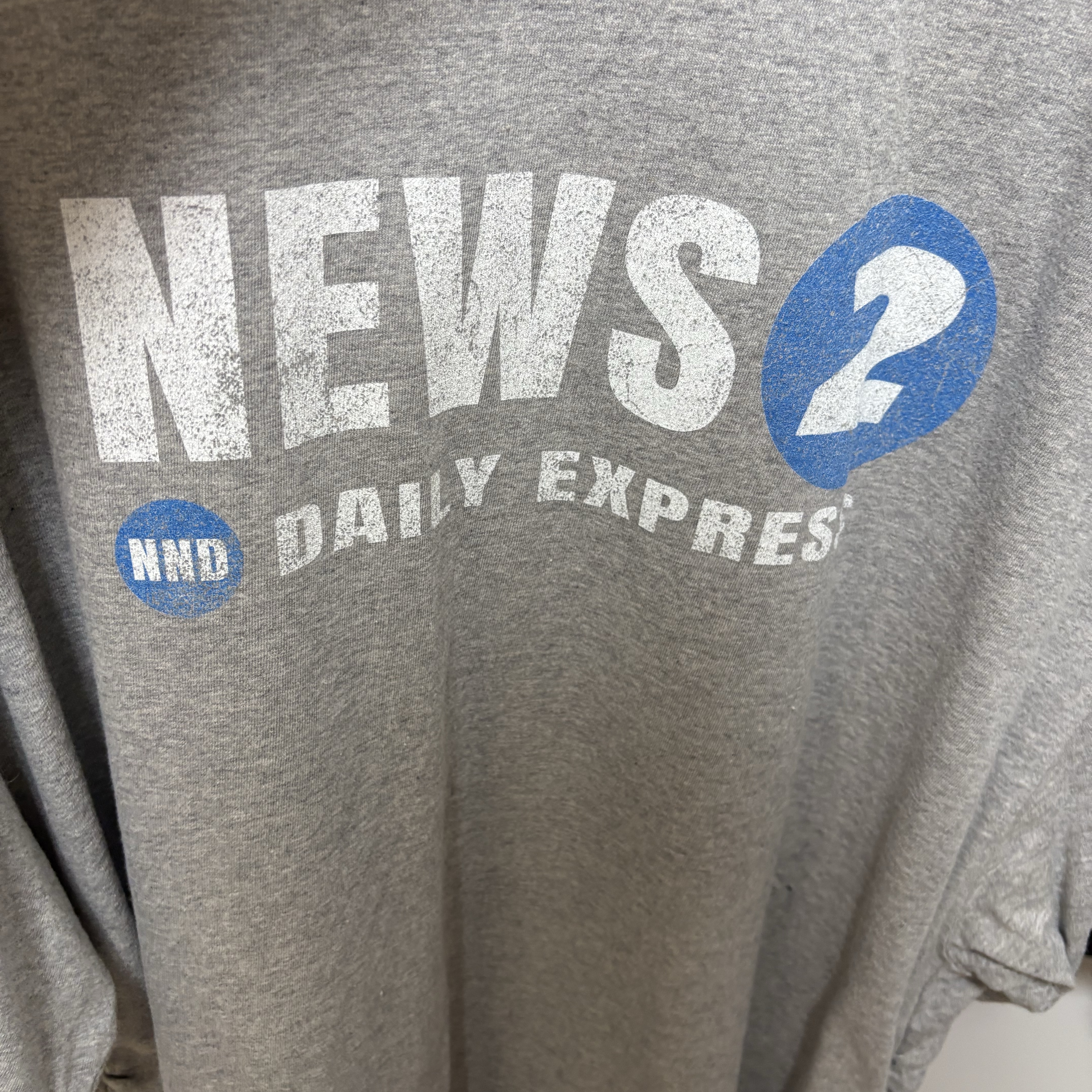Nonnod Puckering News T-shirt Vintage grey 착용 스타일