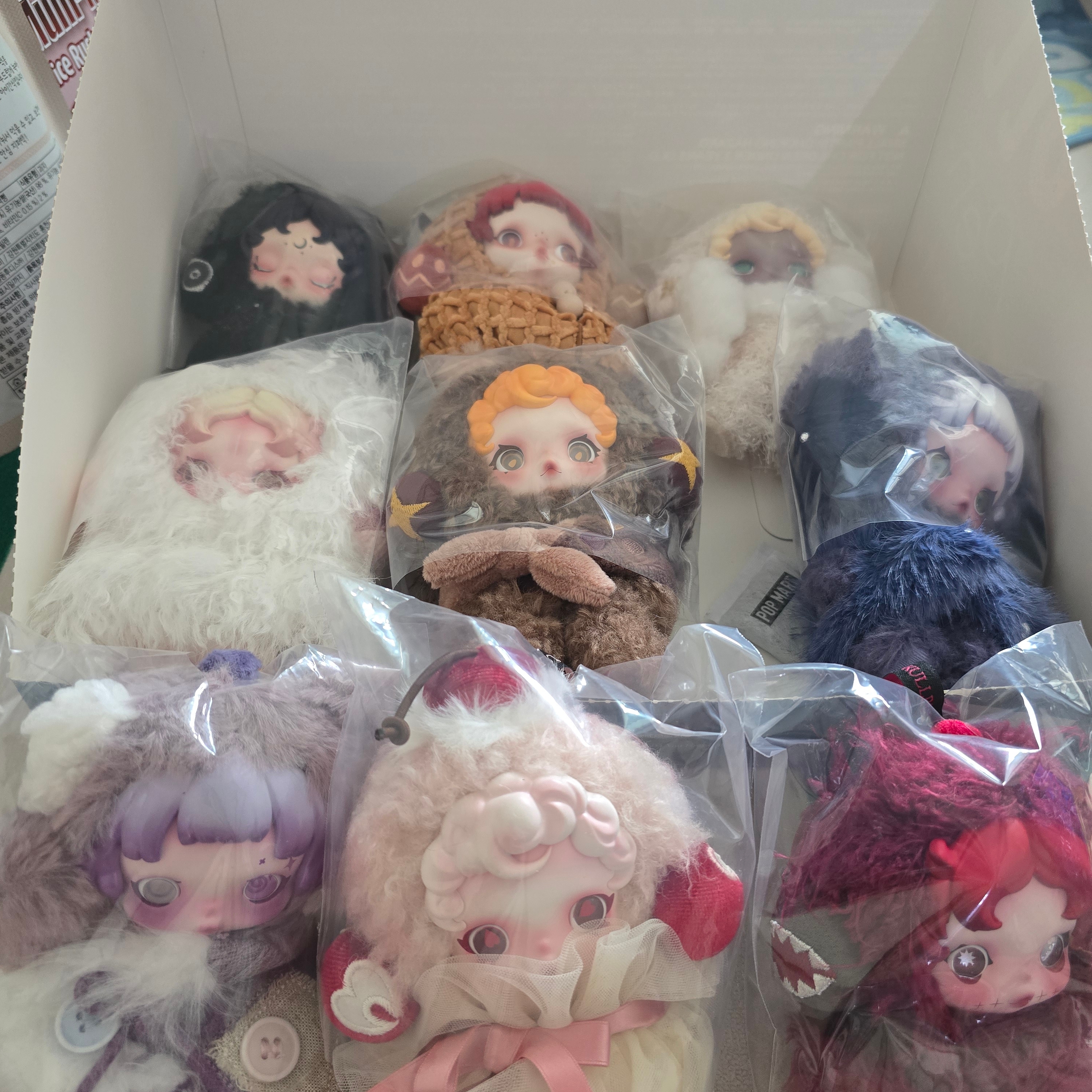 Pop Mart Skullpanda You Found Me ! Series Plush Doll Pendant Sealed Case (9 Blind Boxes) 착용 스타일