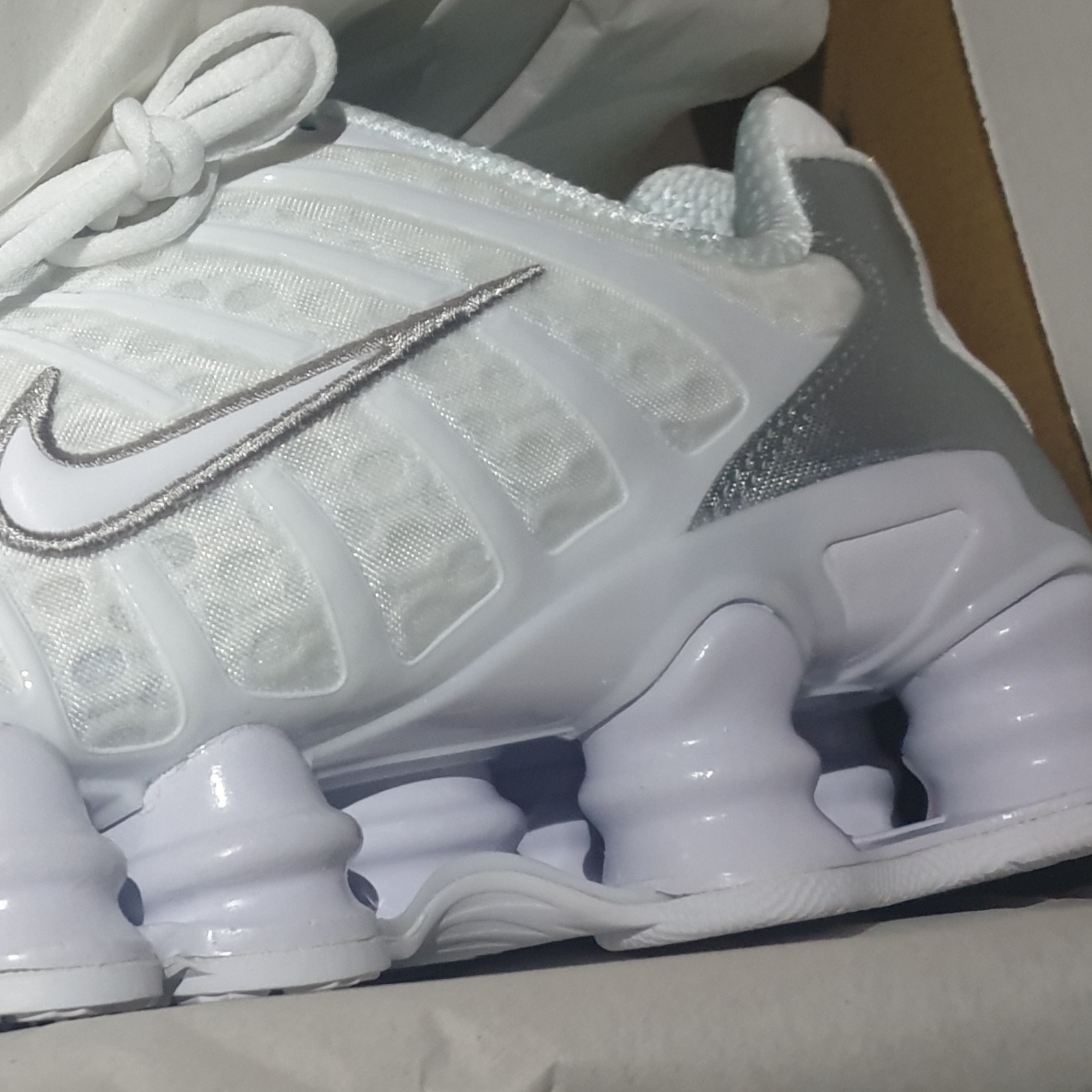 Nike Shox TL Metallic Silver 착용 스타일