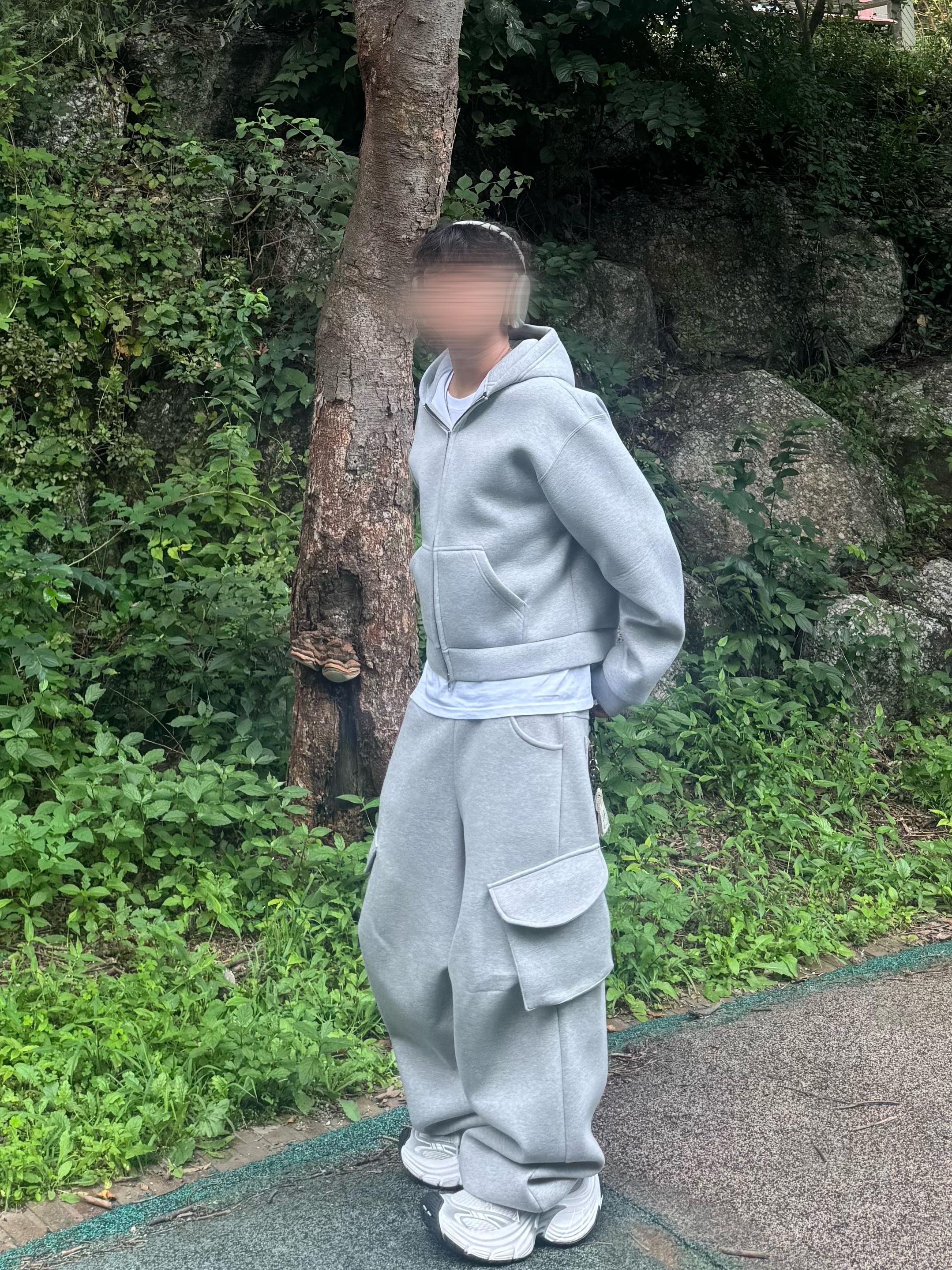 MJD X KOIN SEOUL Wide Cargo Sweat Pants, Balenciaga 10XL Sneakers White Grey Silver Black 착용 스타일 - 4