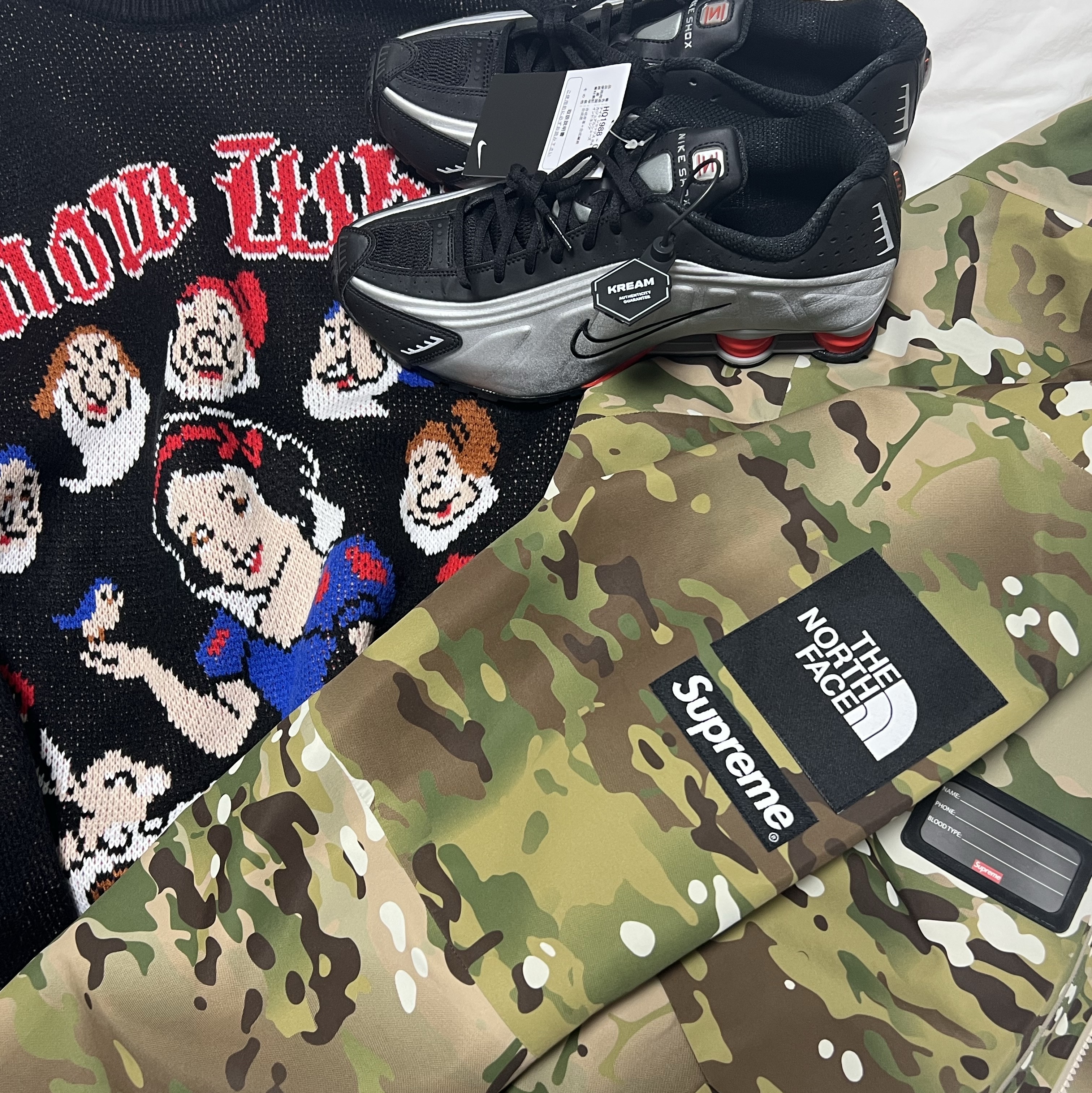 Nike Shox R4 Metallic Silver Red, Supreme Snow White Sweater Black - 24FW 착용 스타일
