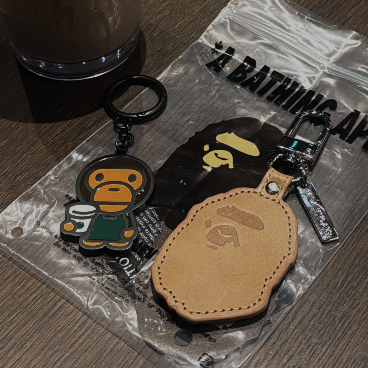 BAPE Ape Head Leather Keychain Brown, Starbucks x BAPE Baby Milo Keychain 착용 스타일