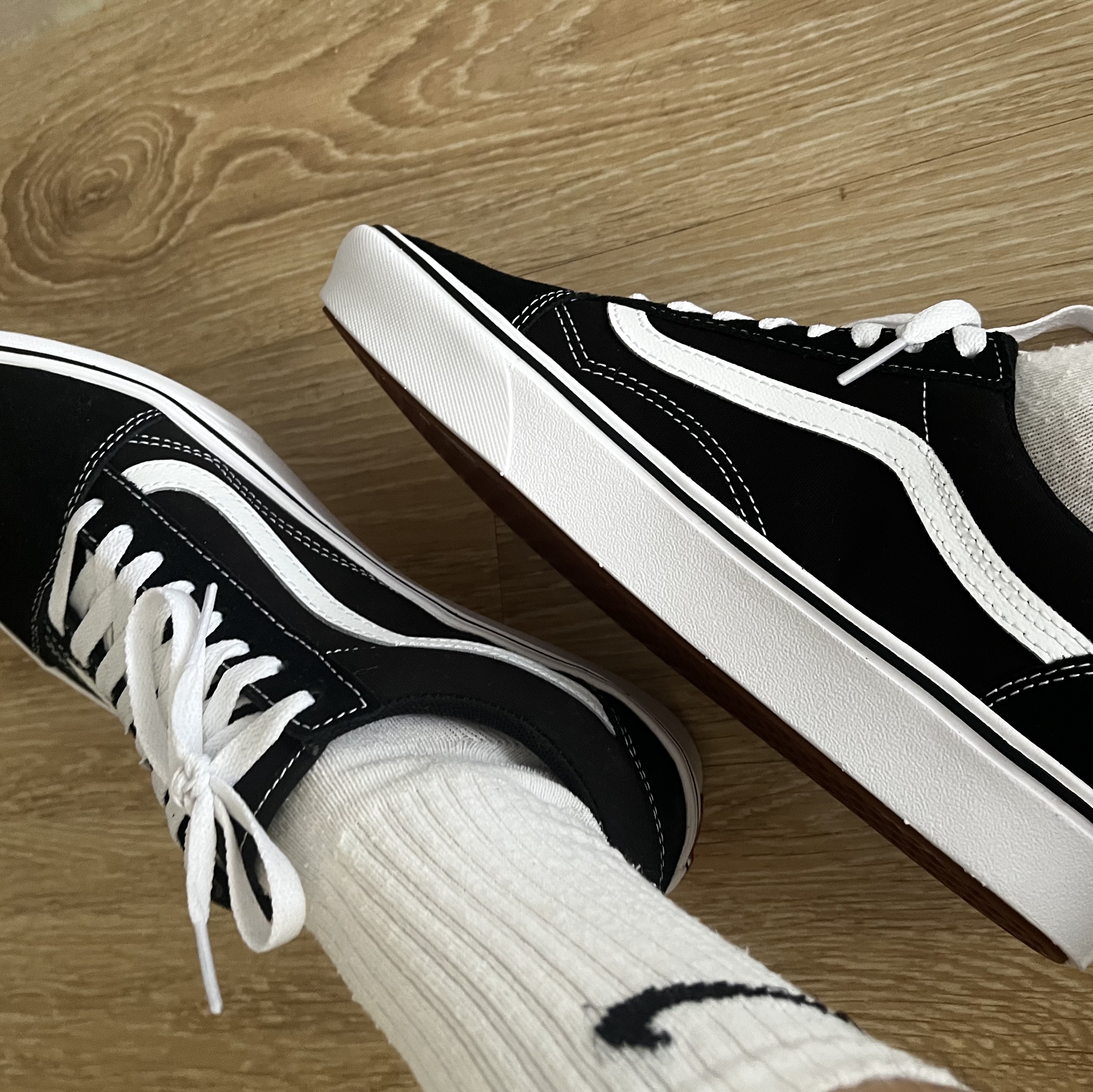 Vans ComfyCush Old Skool Black True white 착용 스타일 - 1