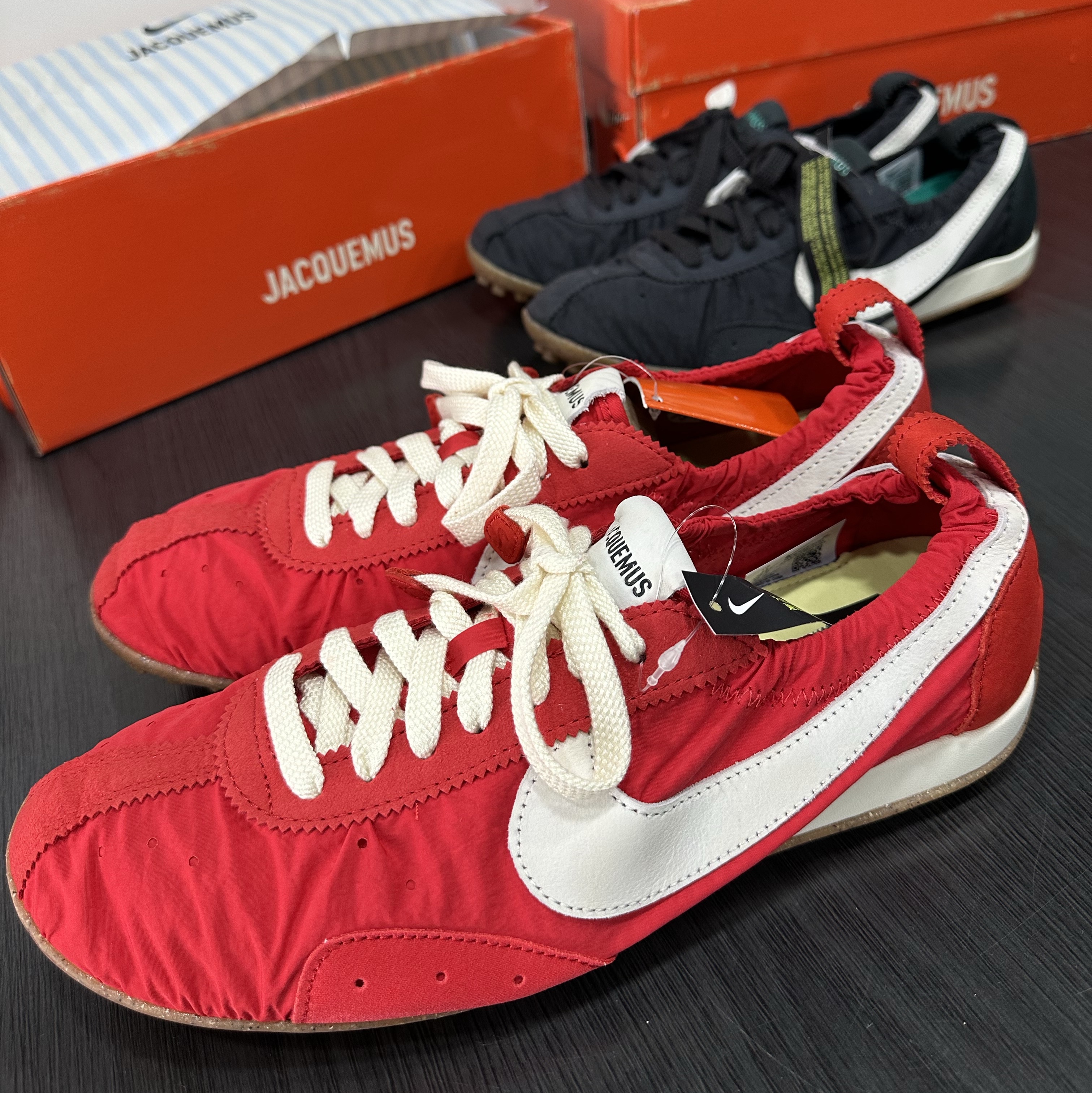 Nike x Jacquemus Moon Shoe SP University Red and Bicycle Yellow, Nike x Jacquemus Moon Shoe SP Off Noir Cashmere 착용 스타일