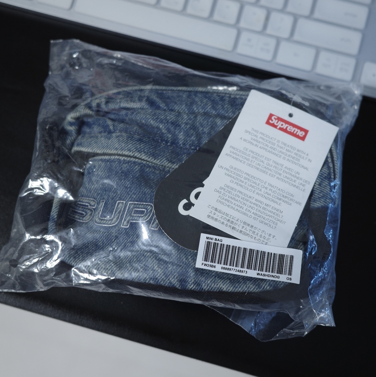 Supreme Denim Mini Shoulder Bag Washed Indigo - 25FW 착용 스타일 - 1