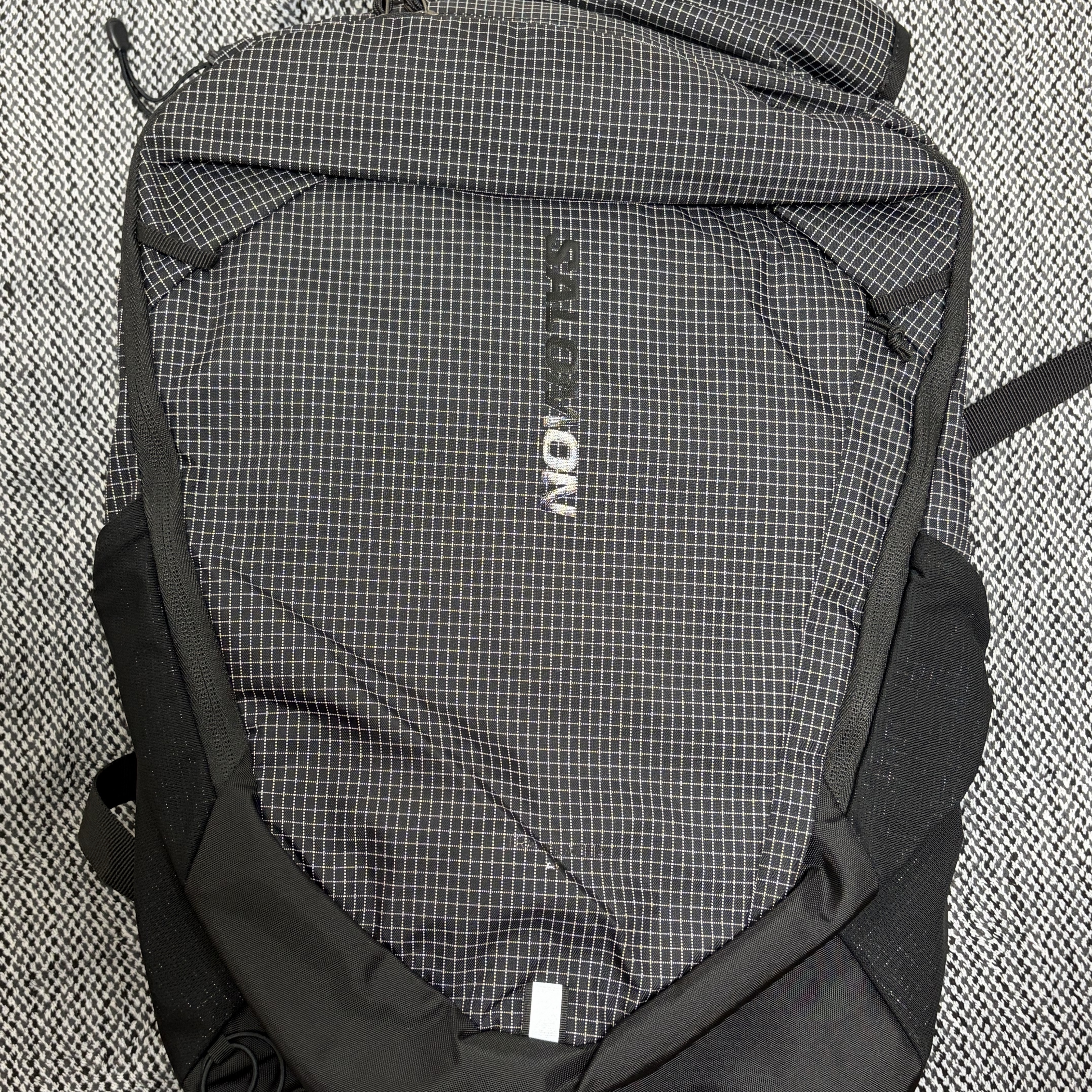 Salomon Trailblazer 20 Commuter Black 착용 스타일