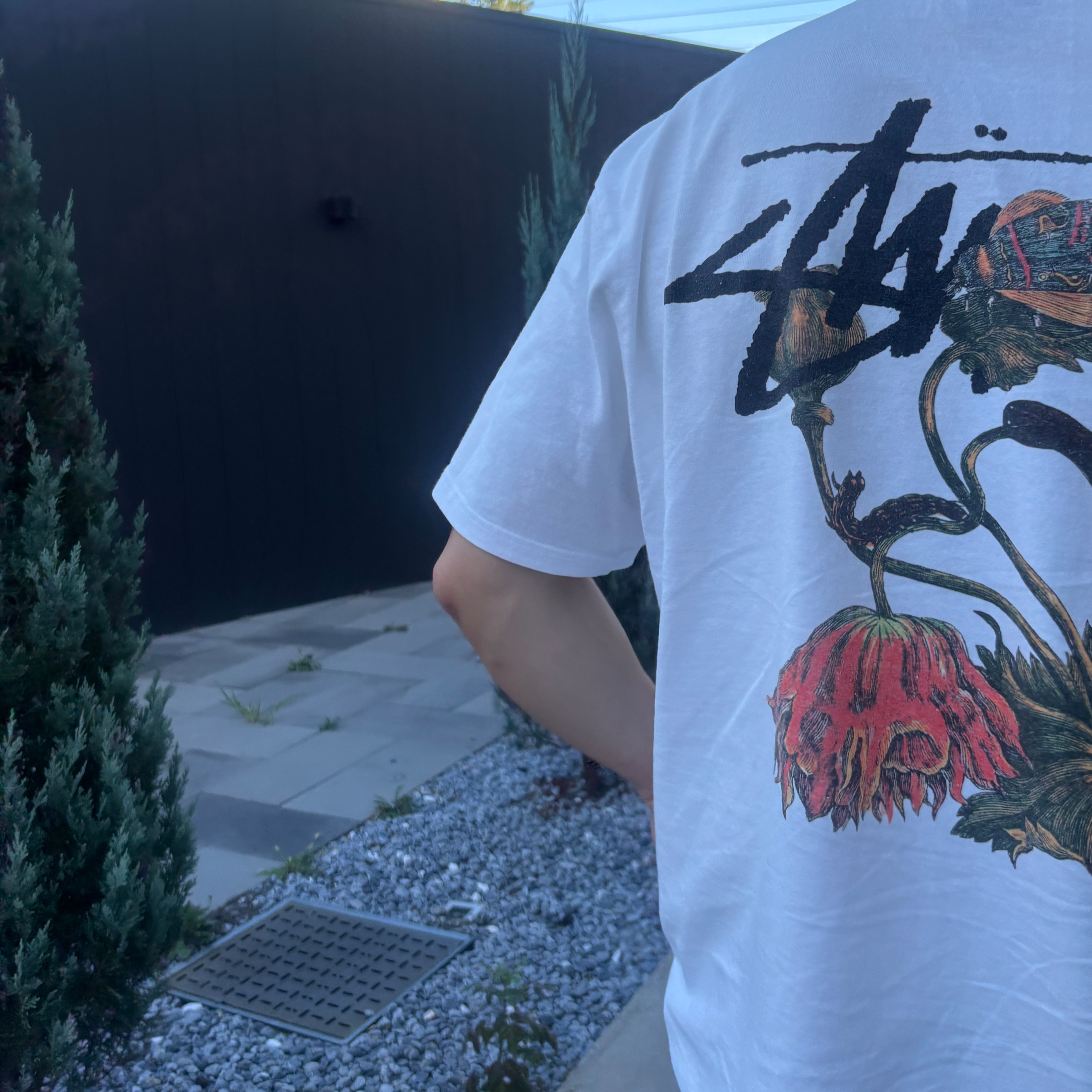 Stussy Withered Flower T-Shirt White 착용 스타일