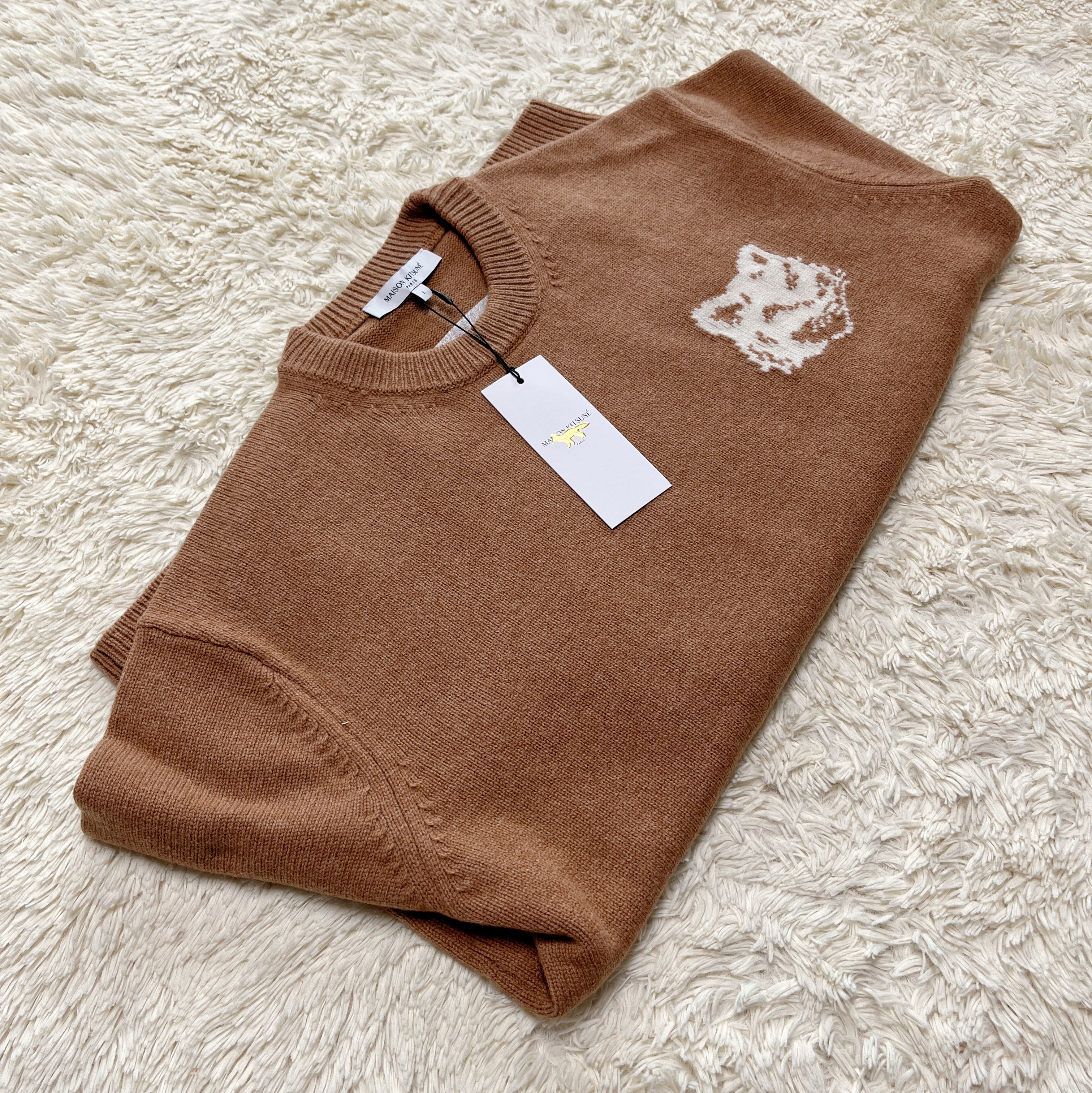 Maison Kitsune Fox Head Intarsia Comfort Jumper Sequoia 착용 스타일