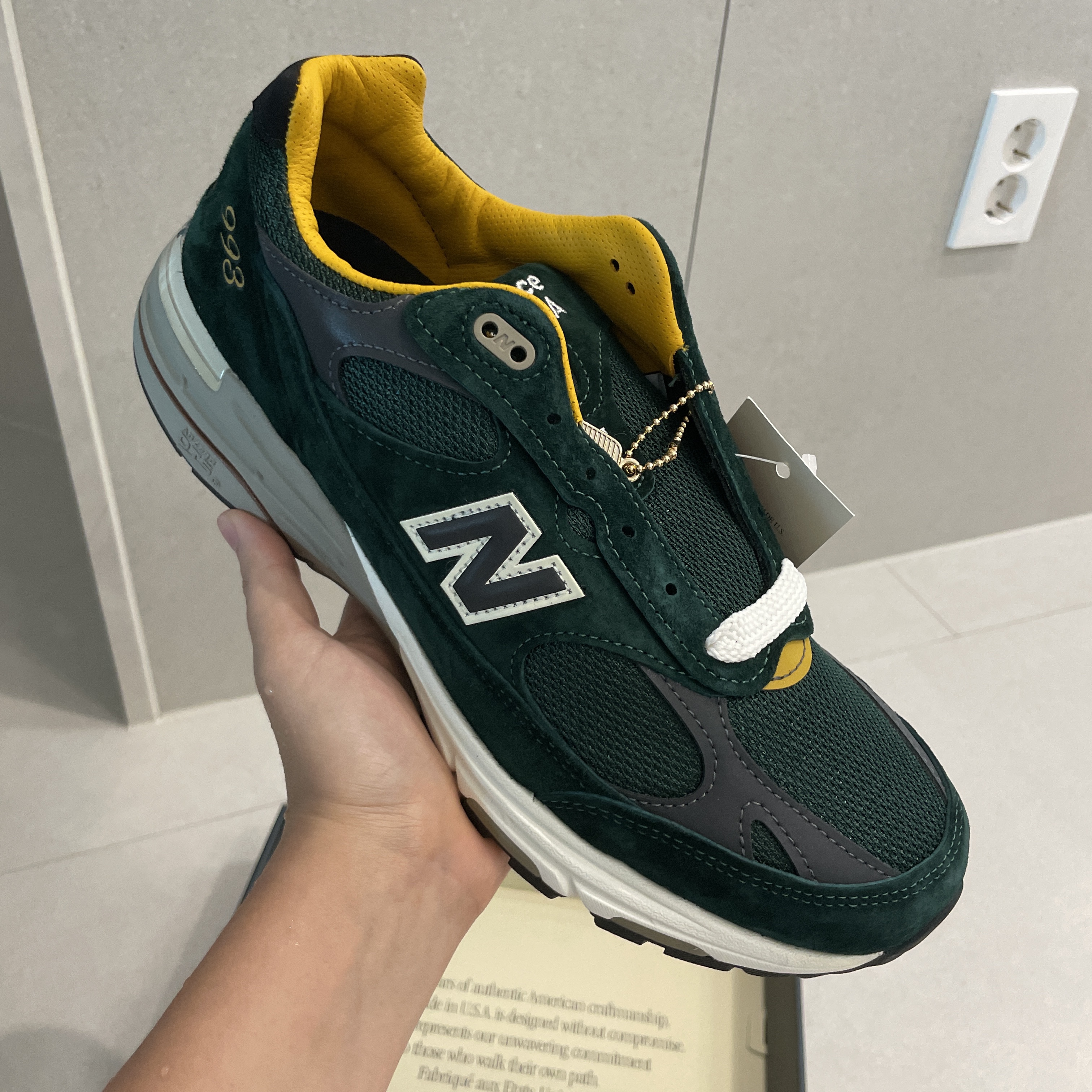 New Balance x Aime Leon Dore 993 Made in USA Pine Grove 착용 스타일 - 2