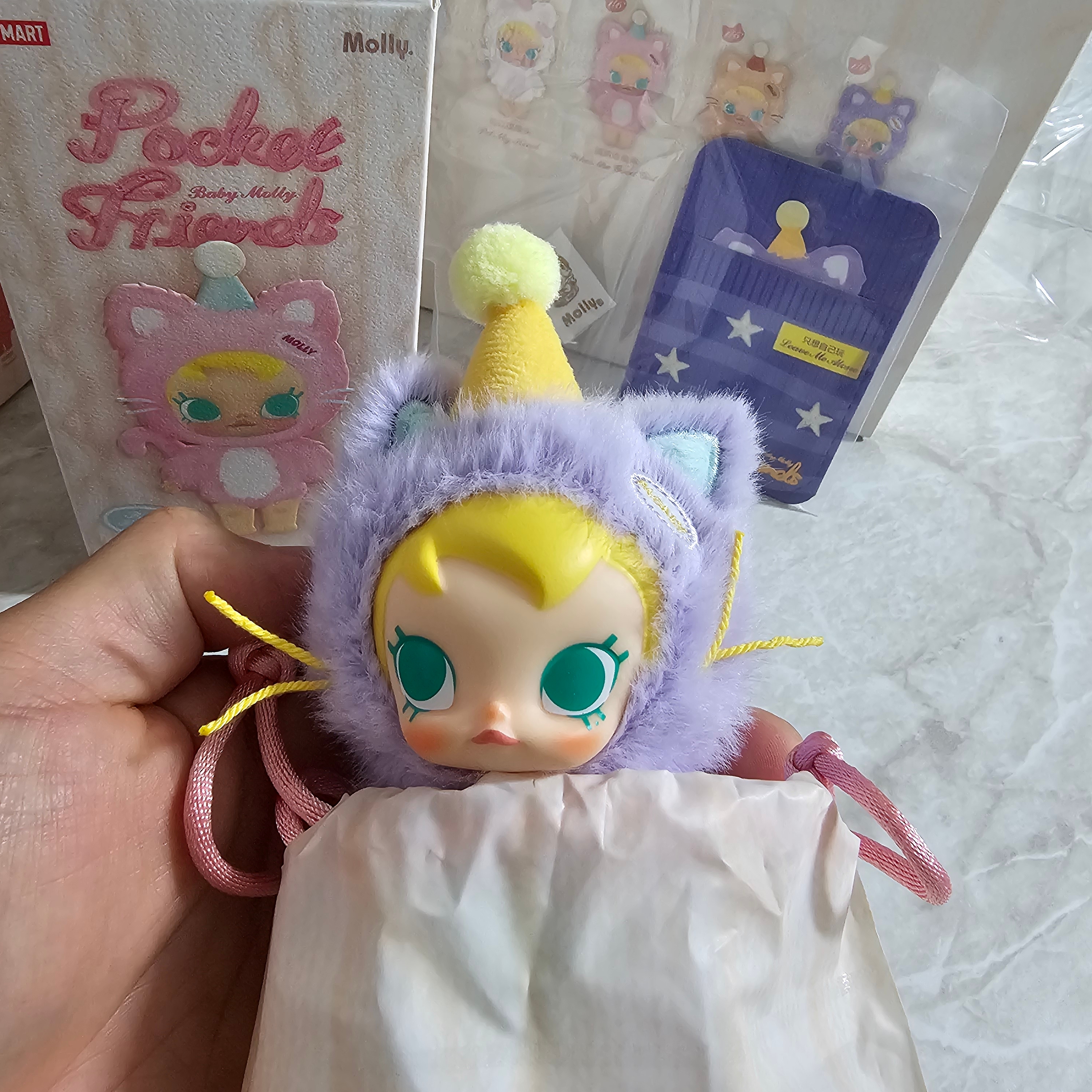 Pop Mart Baby Molly Pocket Friends Series Vinyl Plush Pendant Leave Me Alone (Opened Case) 착용 스타일