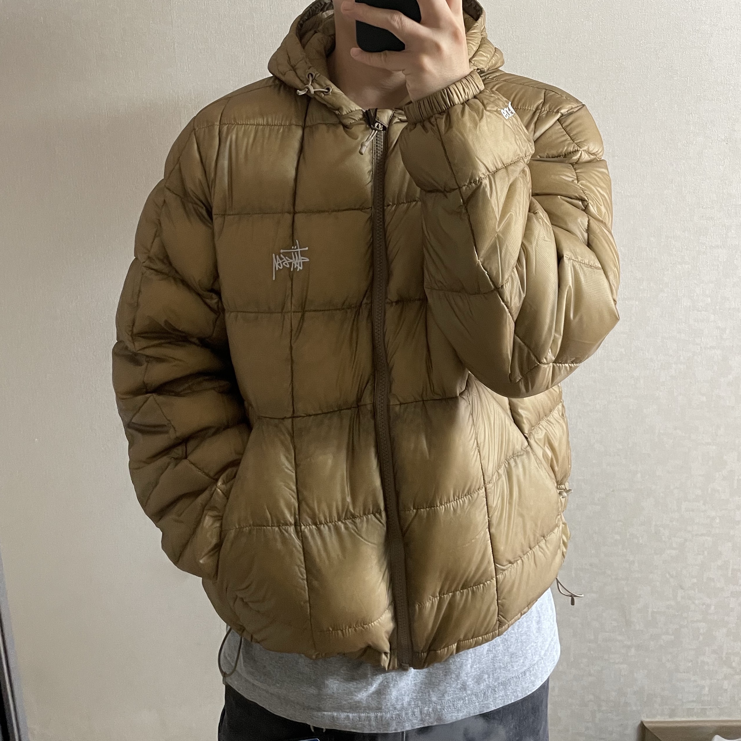 Stussy Midweight Hooded Puffer Khaki 착용 스타일