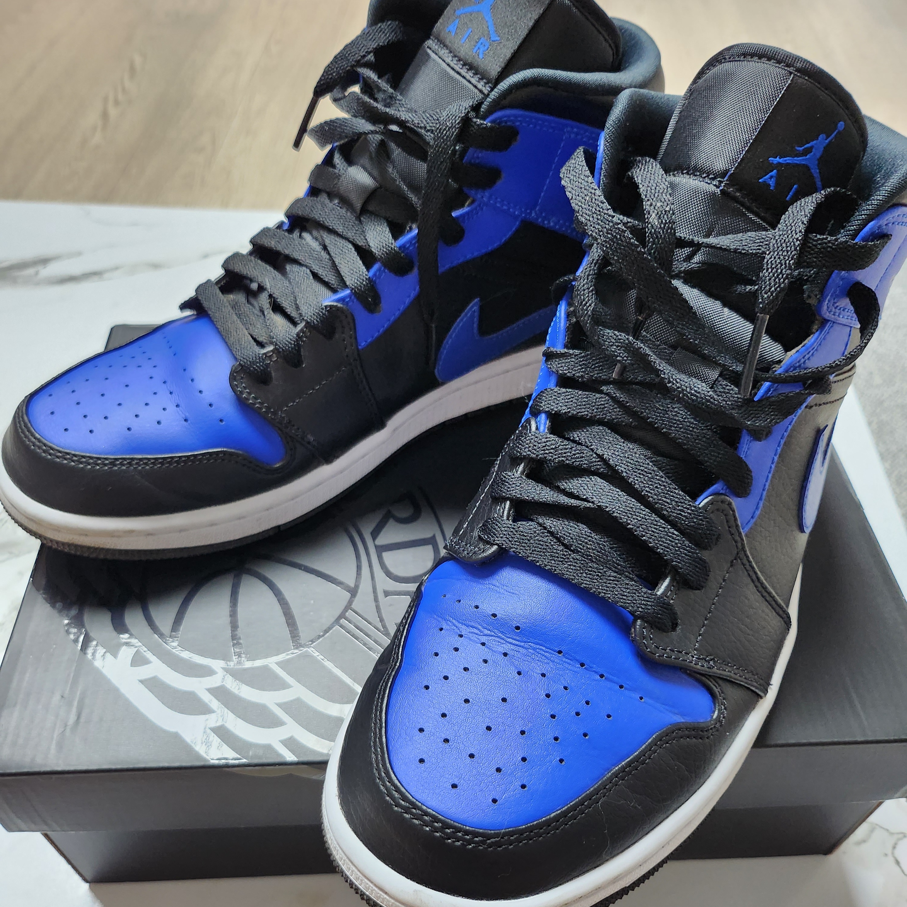 Jordan 1 Mid Black Hyper Royal 착용 스타일