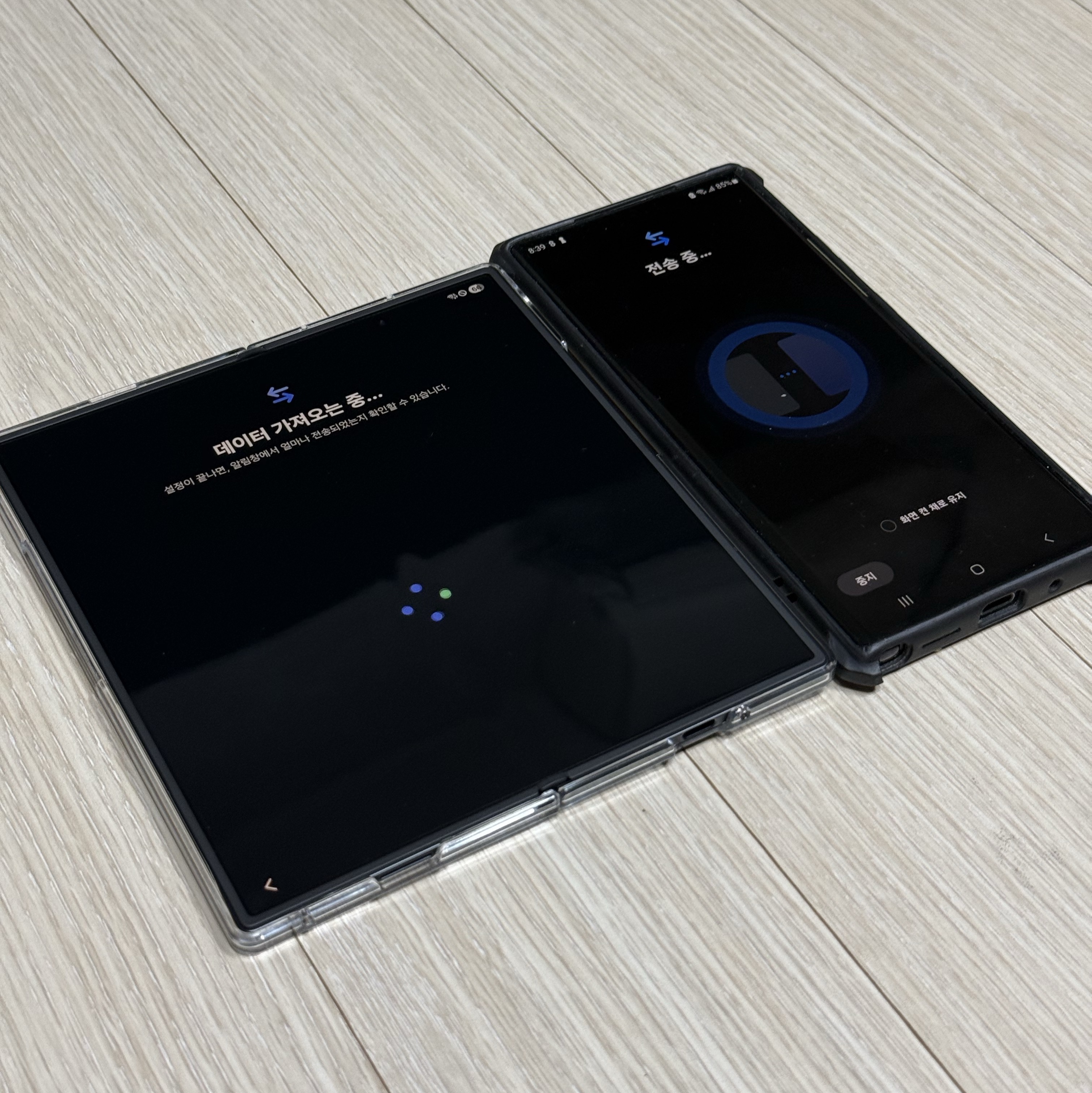 Samsung Galaxy Z Fold7 512GB Jet Black (Korean Ver.) 착용 스타일