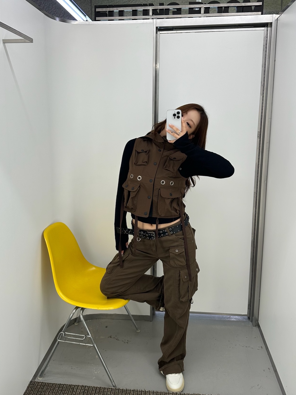 Vacant Archive Blenheim Double Stud Belt Black, Vacant Archive Women Brook Cargo Hoodie Vest Brown 착용 스타일