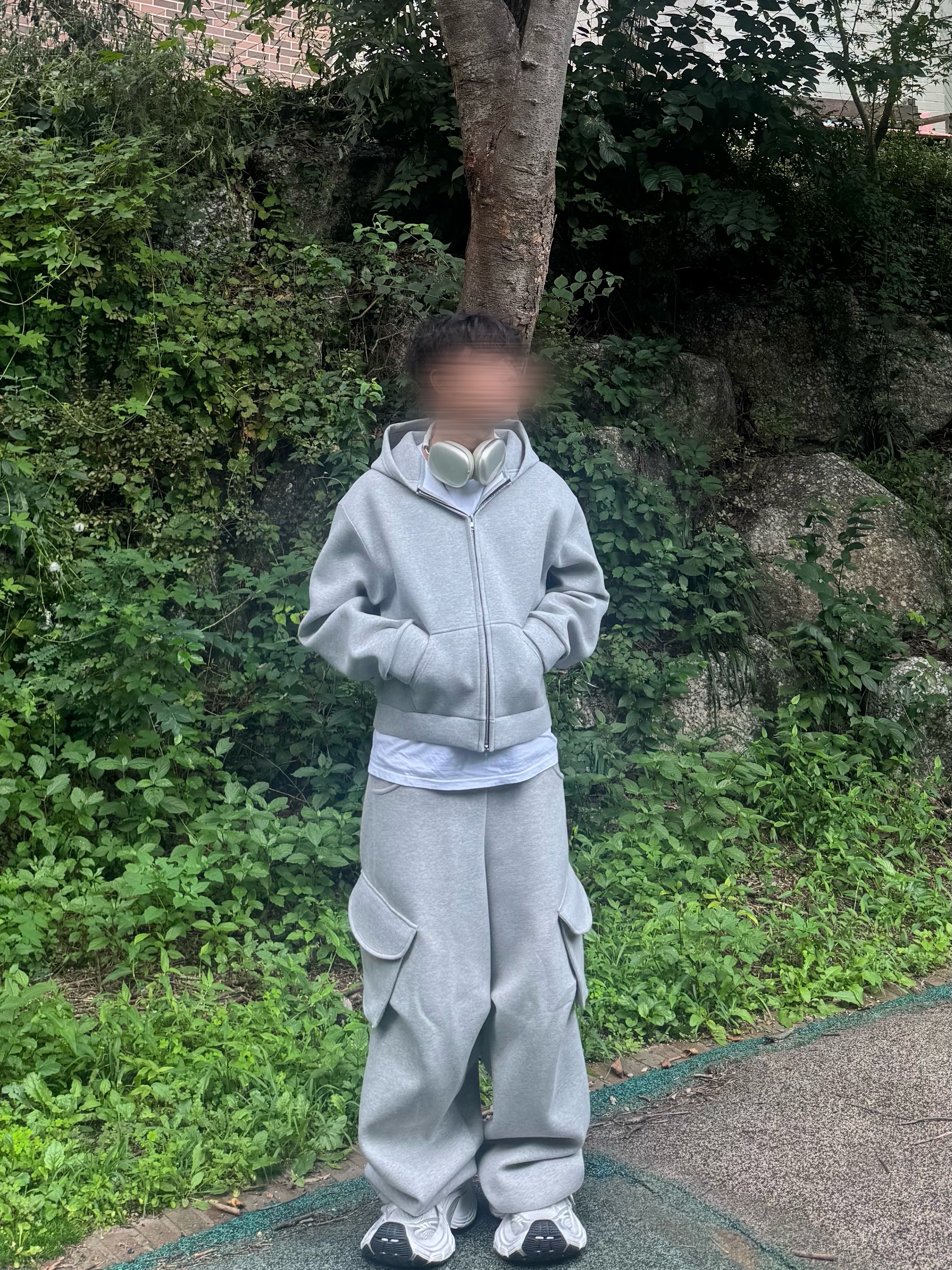 MJD X KOIN SEOUL Wide Cargo Sweat Pants, Balenciaga 10XL Sneakers White Grey Silver Black 착용 스타일 - 2