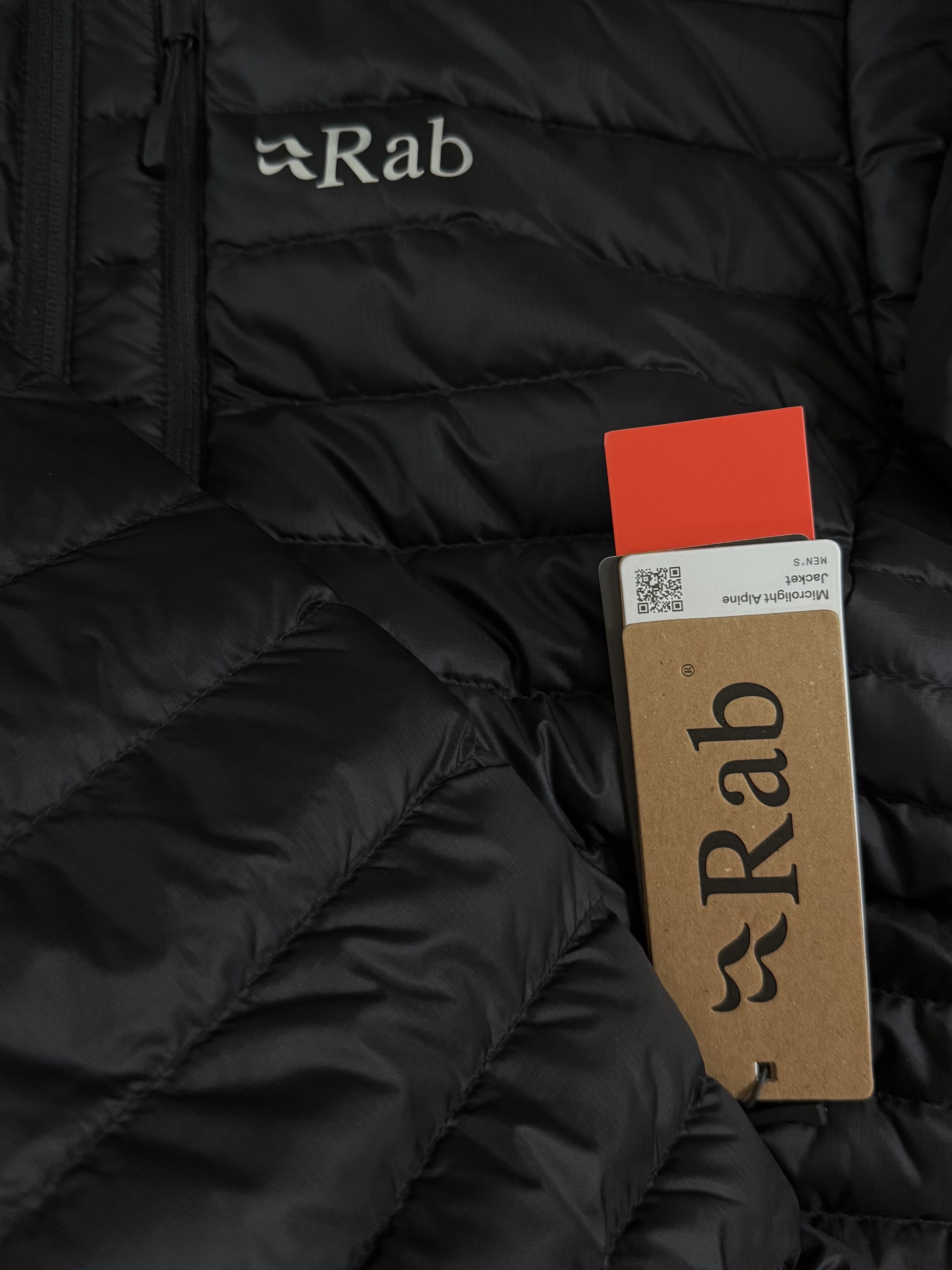Rab Microlight Alpine Jacket Black 착용 스타일 - 2
