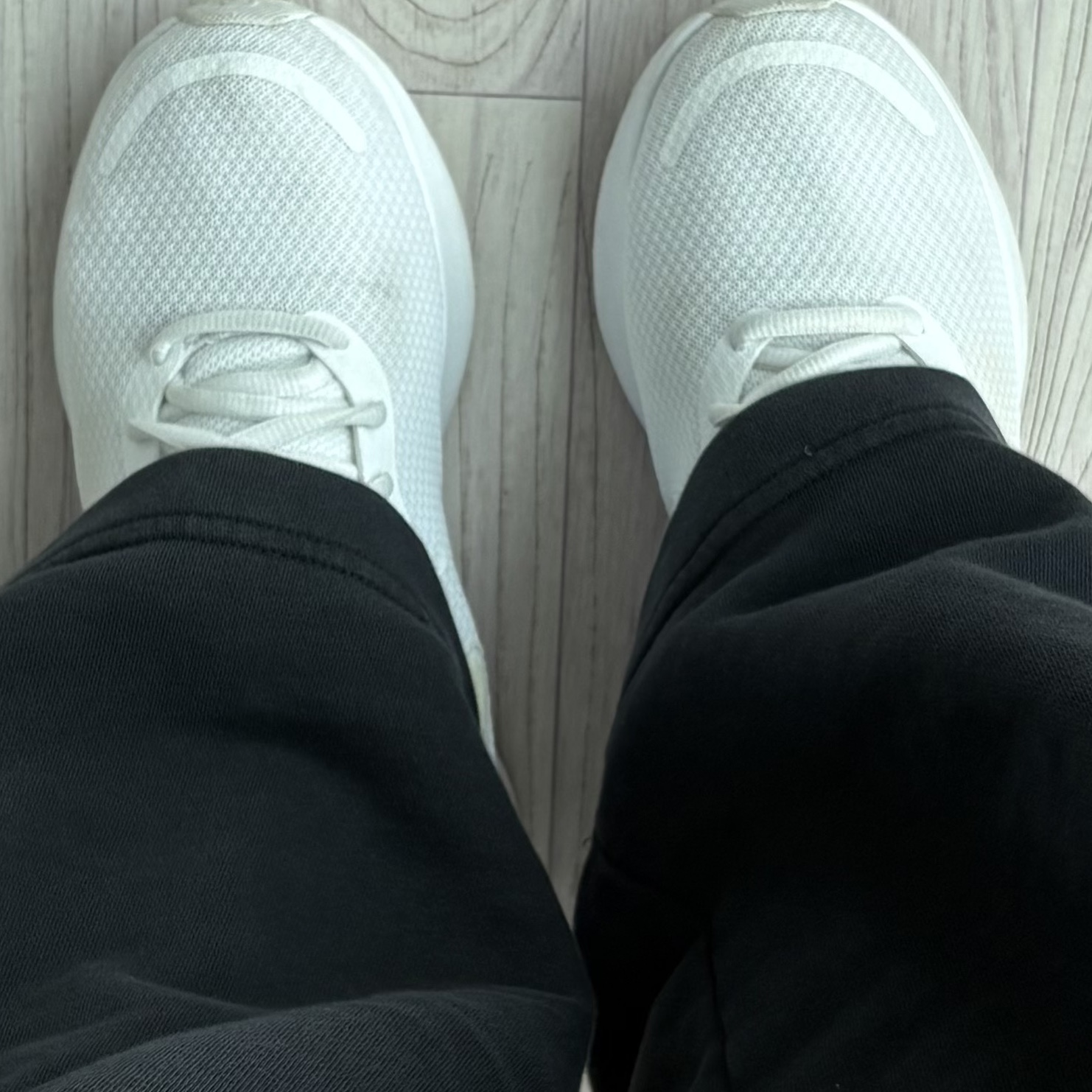 Nike Revolution 7 White 착용 스타일