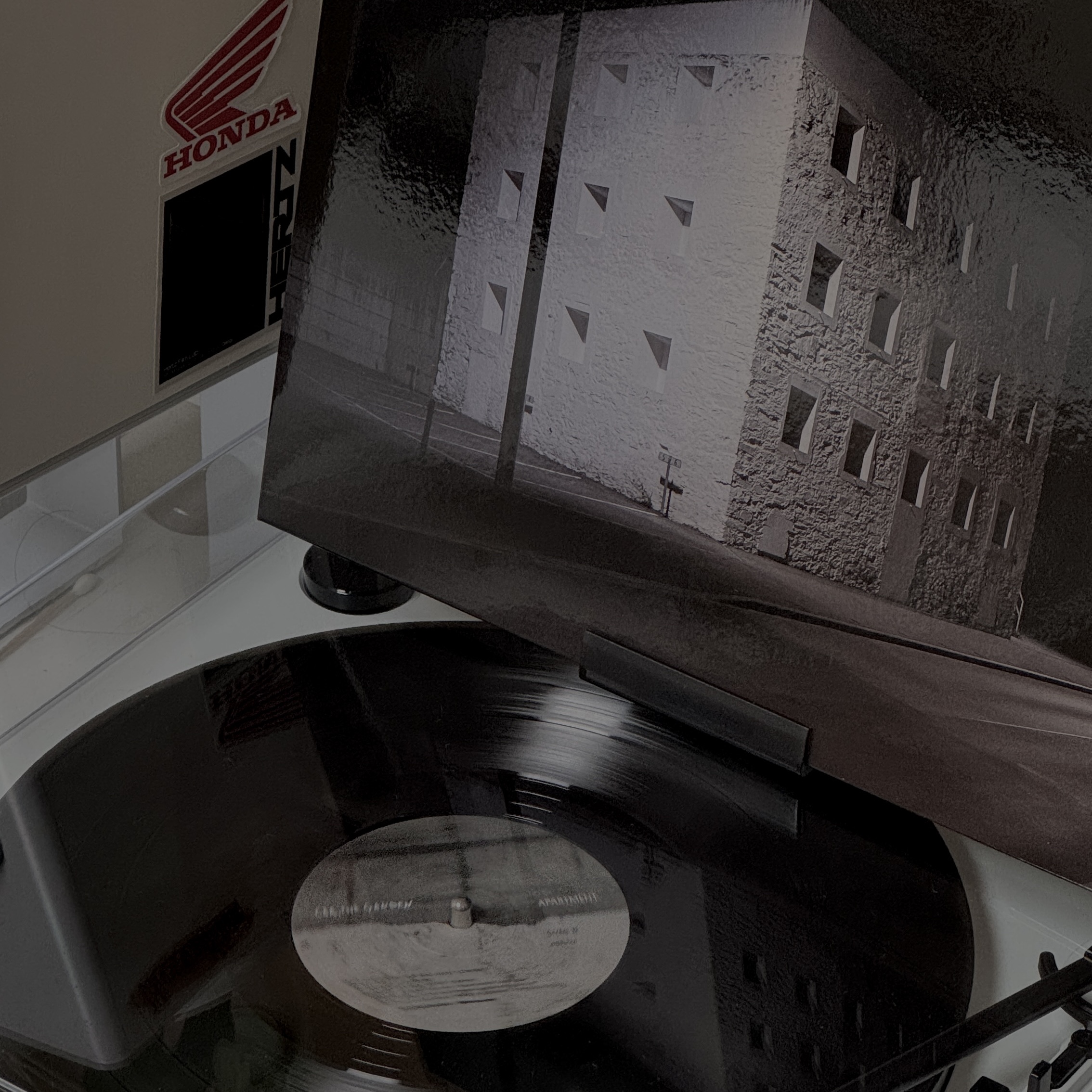 Car The Garden Apartment Final Pressing Clear & Black Marvel (2LP), Audio-Technica AT-LP3XBT Automatic Belt-Drive Turntable (Wireless & Analog) White 착용 스타일