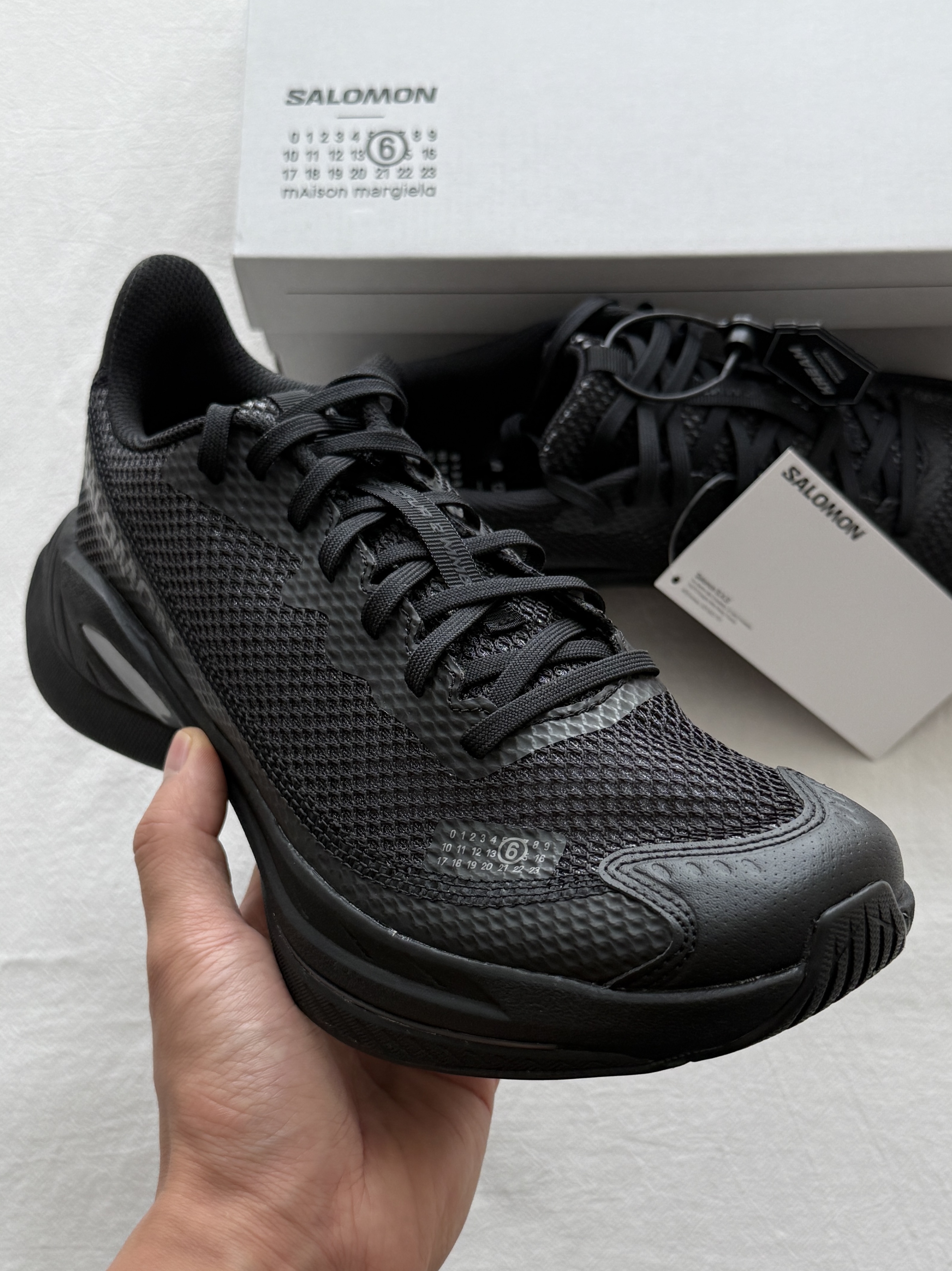 Salomon x MM6 Maison Margiela Spectur 2 Black Pewter, Alex Zono I Dig Running Trucker Hat OG Brown 착용 스타일 - 4