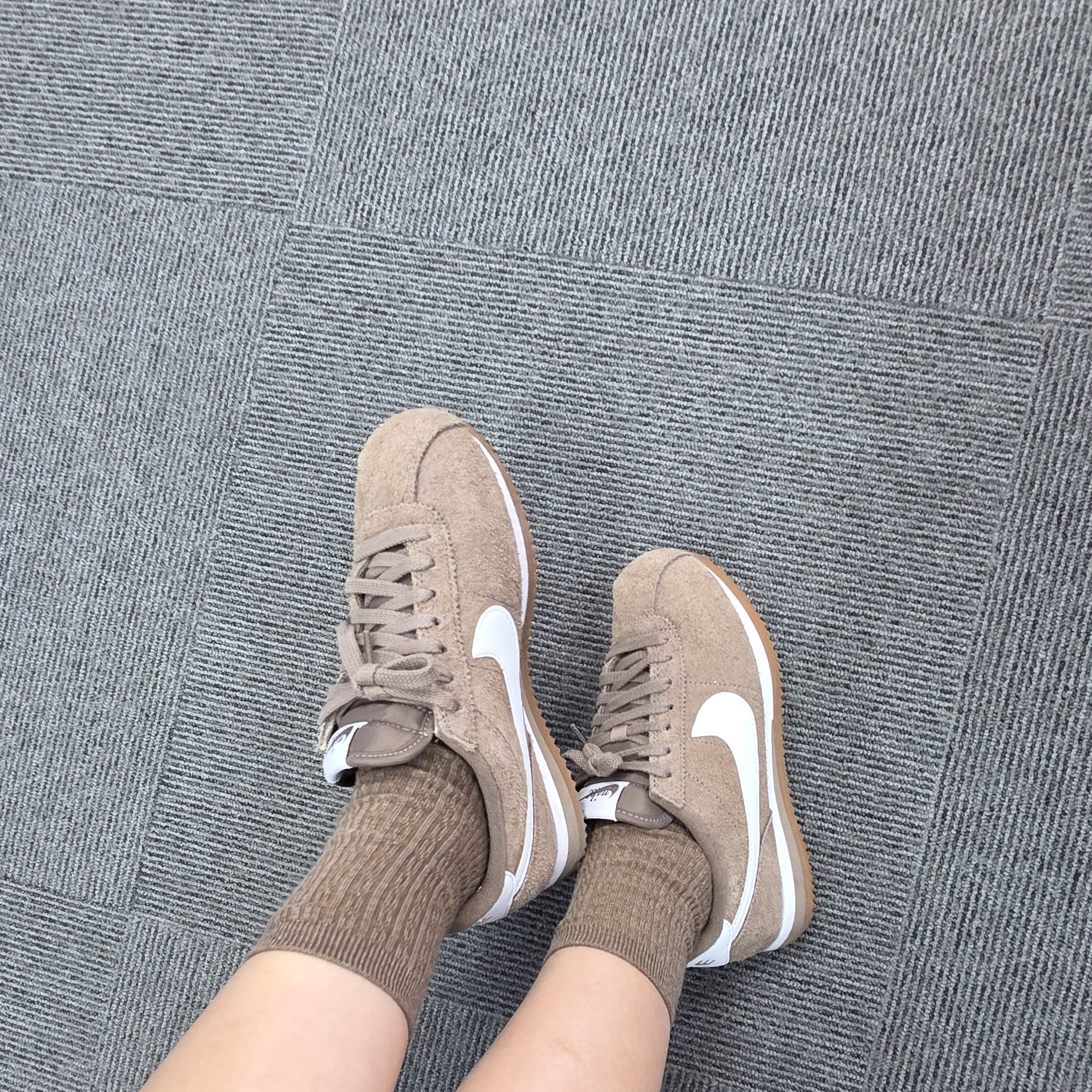 (W) Nike Cortez Vintage Mink Brown Gum Medium Brown 착용 스타일