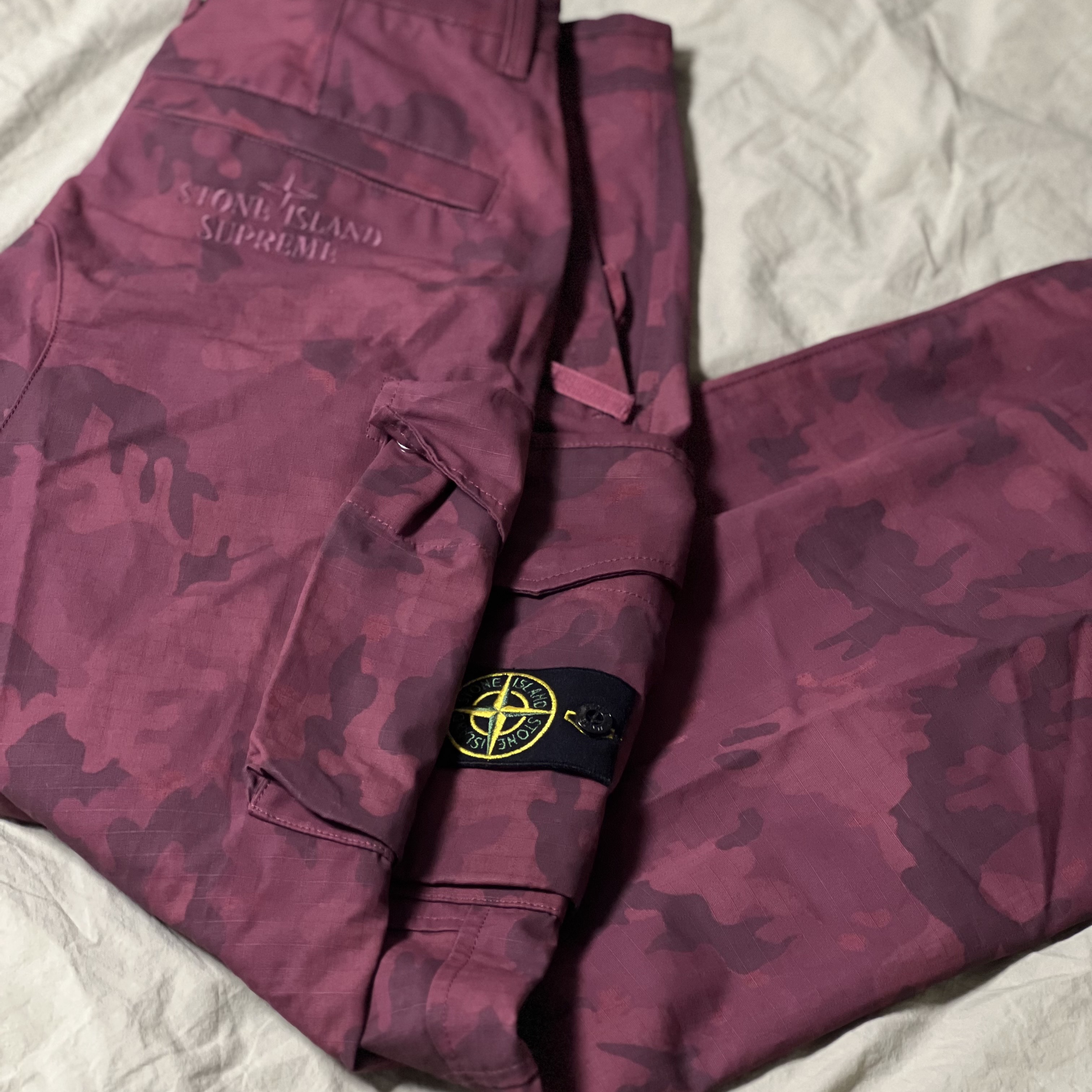 Supreme x Stone Island Reactive Ice Camo Ripstop Cargo Pants Red - 22SS 착용 스타일