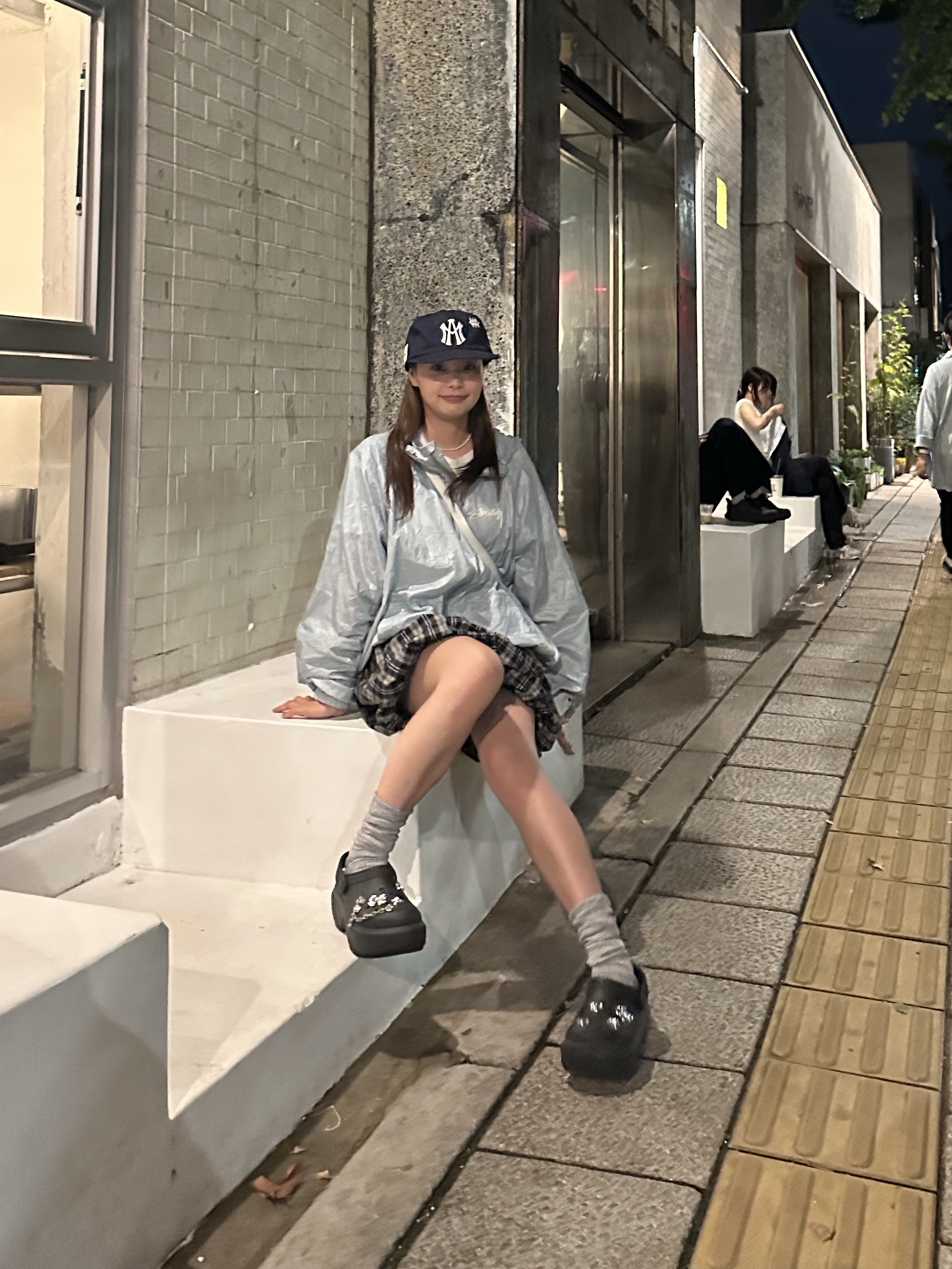 Stussy Beach Shell Wrinkled Nylon Jacket Slate, Crocs Stomp Clog Black 착용 스타일 - 1