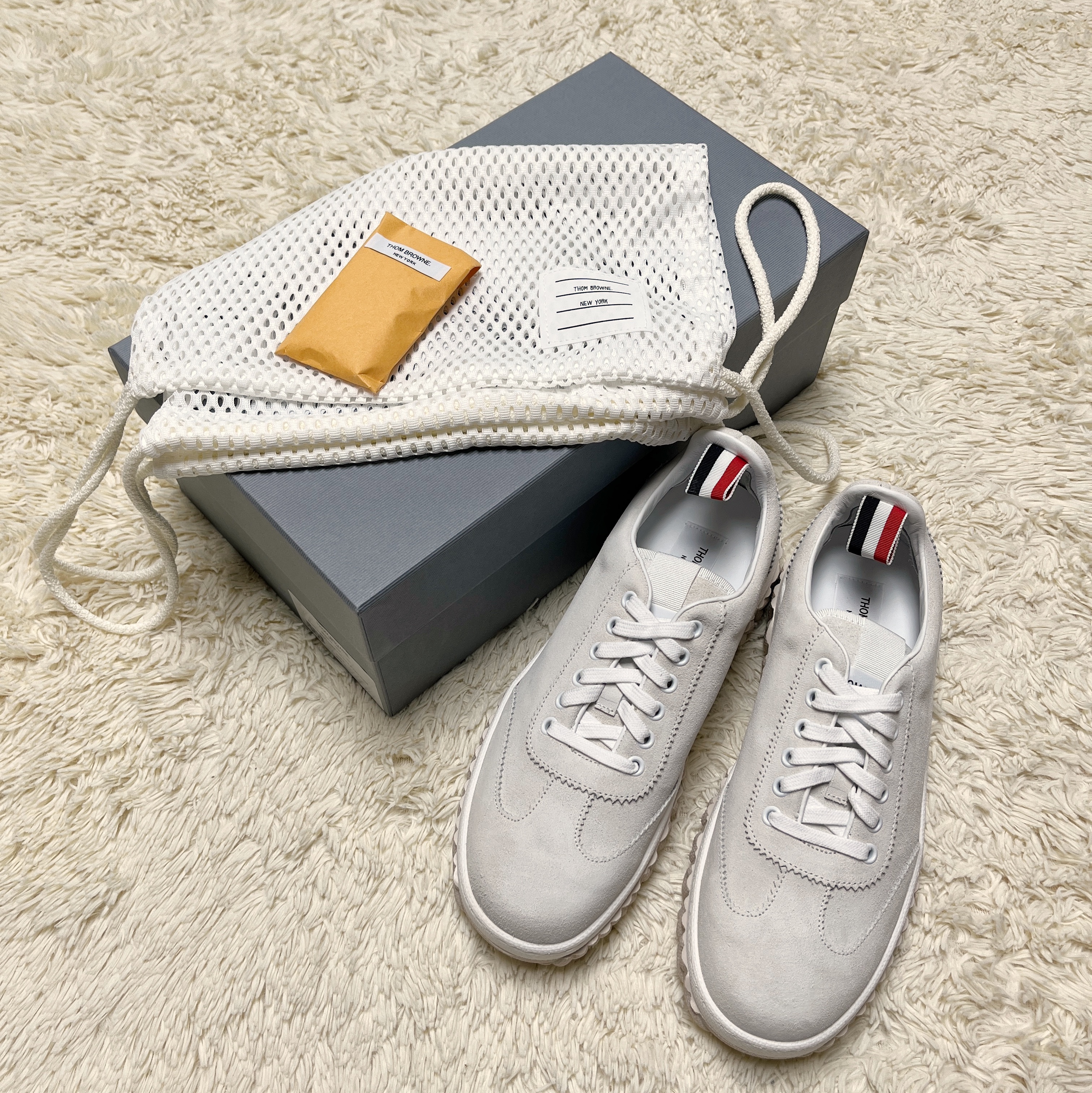 Thom Browne Calf Suede Cable Knit Sole Field Shoes White 착용 스타일