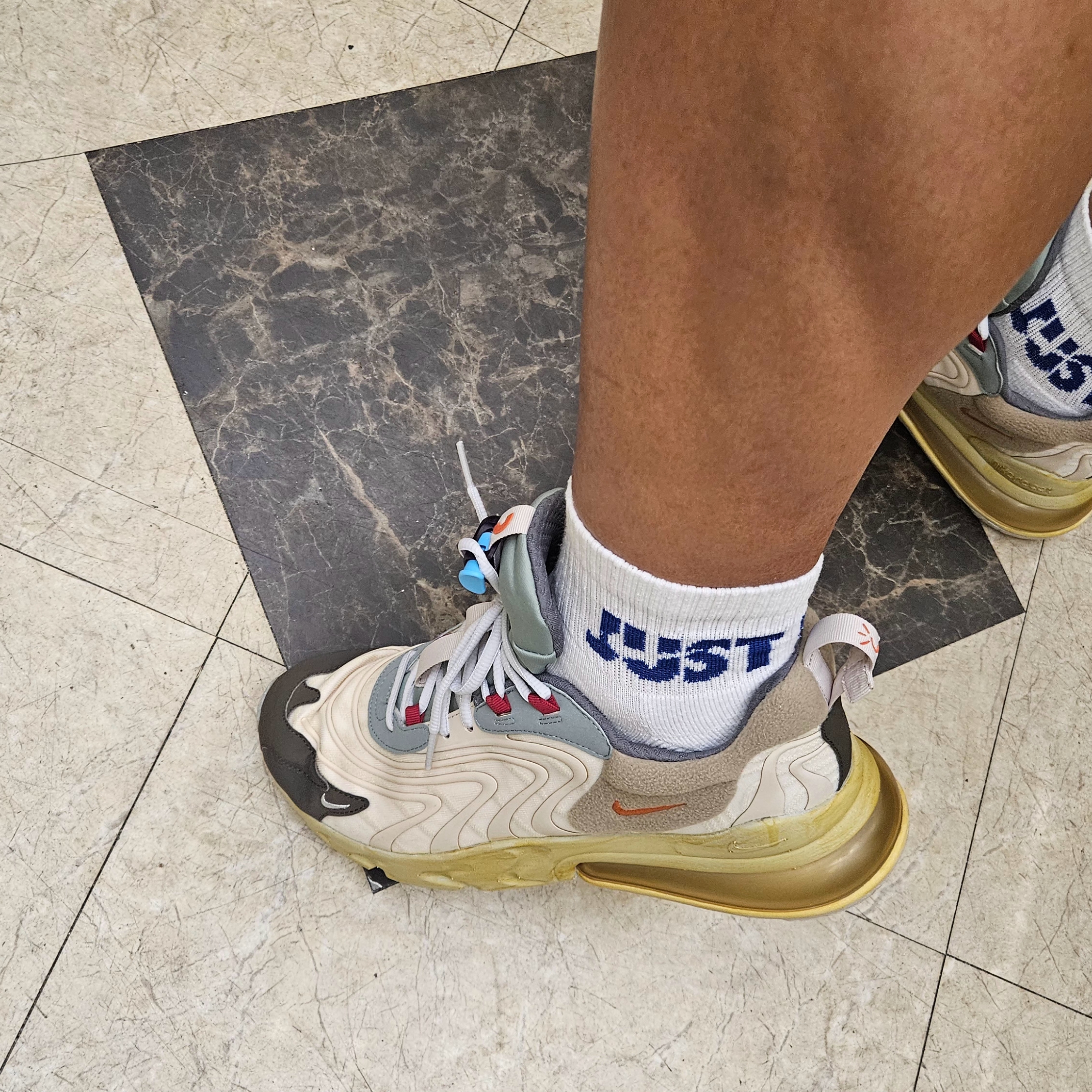 Nike x Travis Scott Air Max 270 React Cactus Trails 착용 스타일 - 2