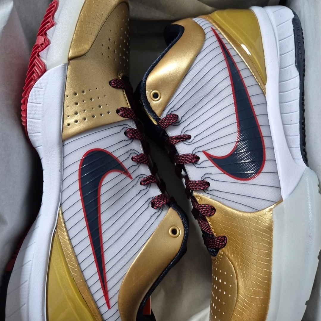 Nike Kobe 4 Protro Metallic Gold and Dark Obsidian 착용 스타일